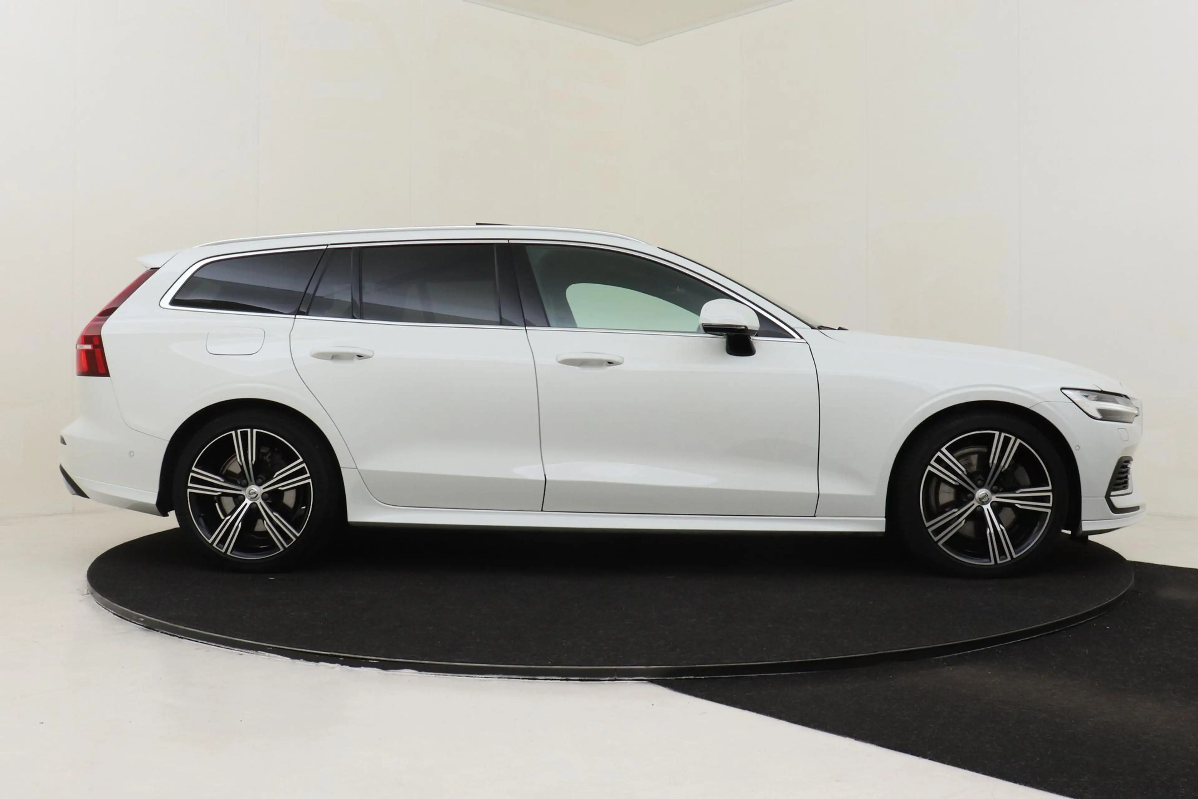 Volvo V60 T8 TWIN ENGINE AWD INSCRIPTION *VOL!* -PANO.DAK|HA — photo 13