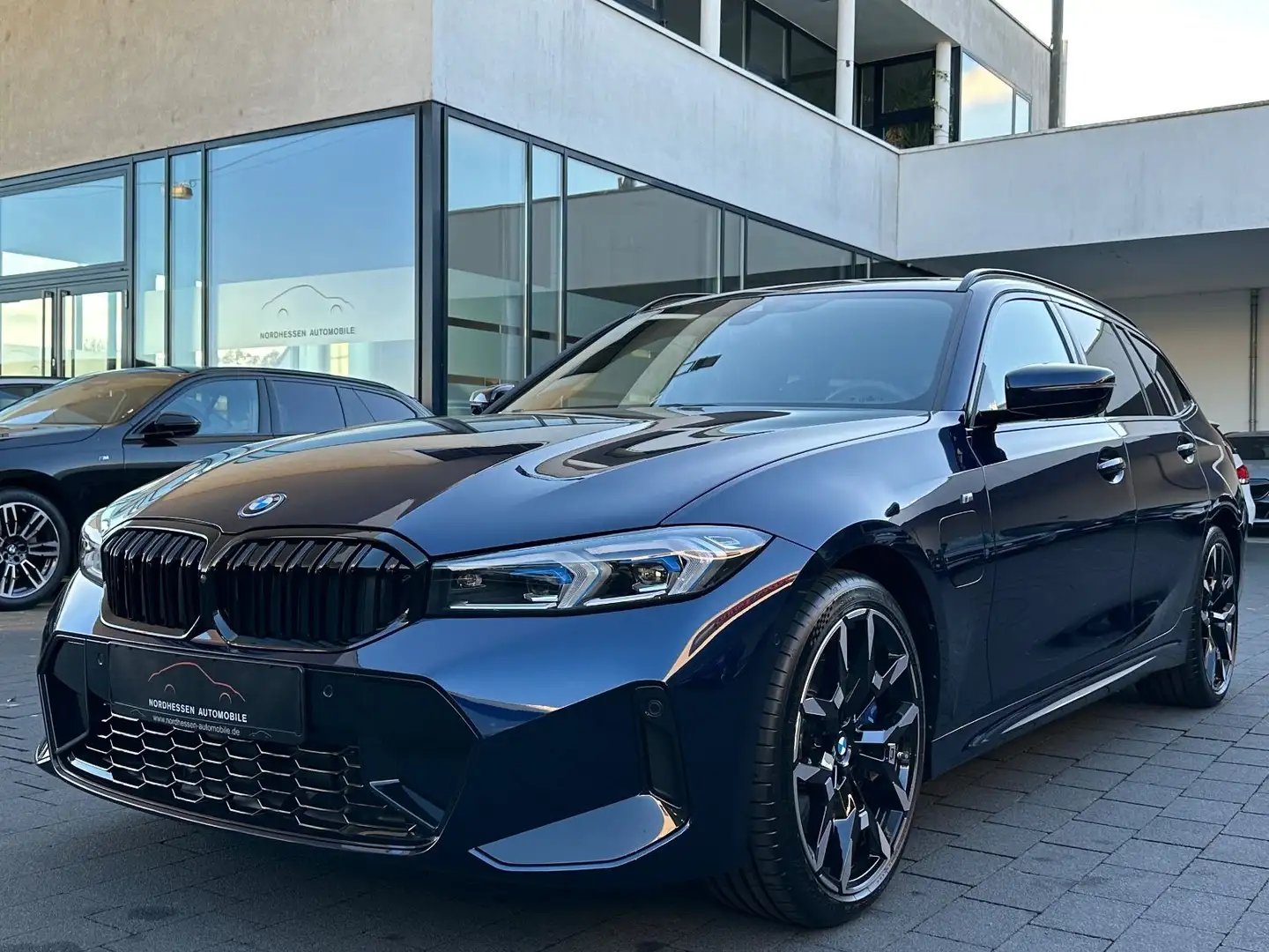 BMW 330 e Touring M Sport | Panorama | Leder | AHK Bleu - 1