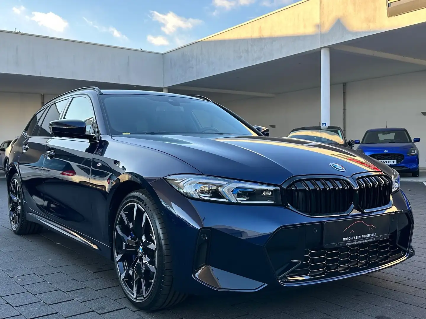 BMW 330 e Touring M Sport | Panorama | Leder | AHK Bleu - 2