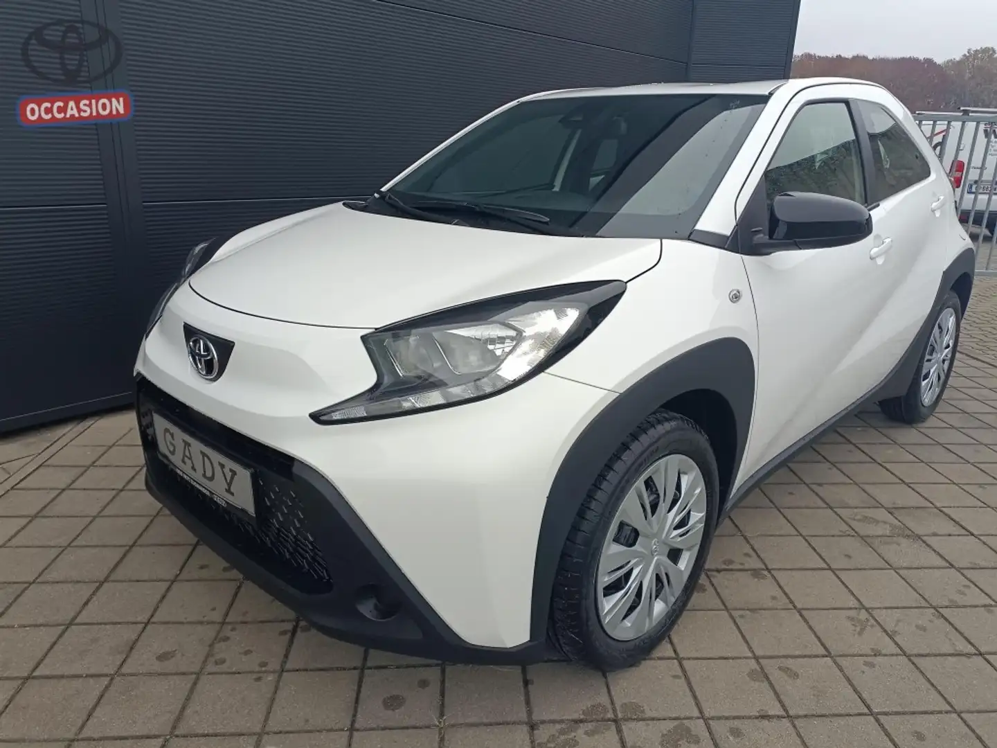 Toyota Aygo X 1,0 VVT-i Play Blanc - 1