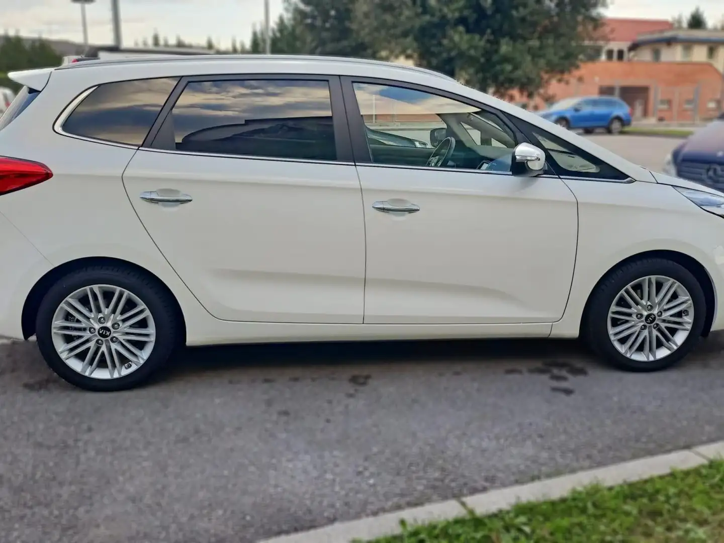 Kia Carens 1.6 GDi Drive 135 Blanco - 2
