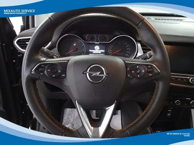 Opel Crossland X view 4