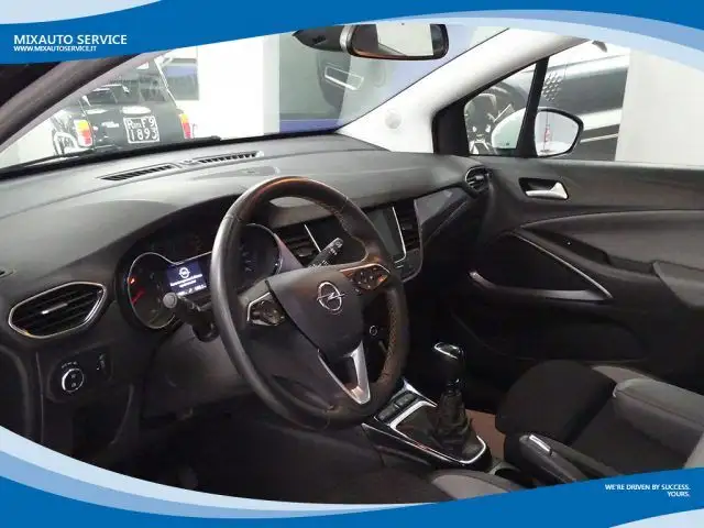 Opel Crossland X view 3