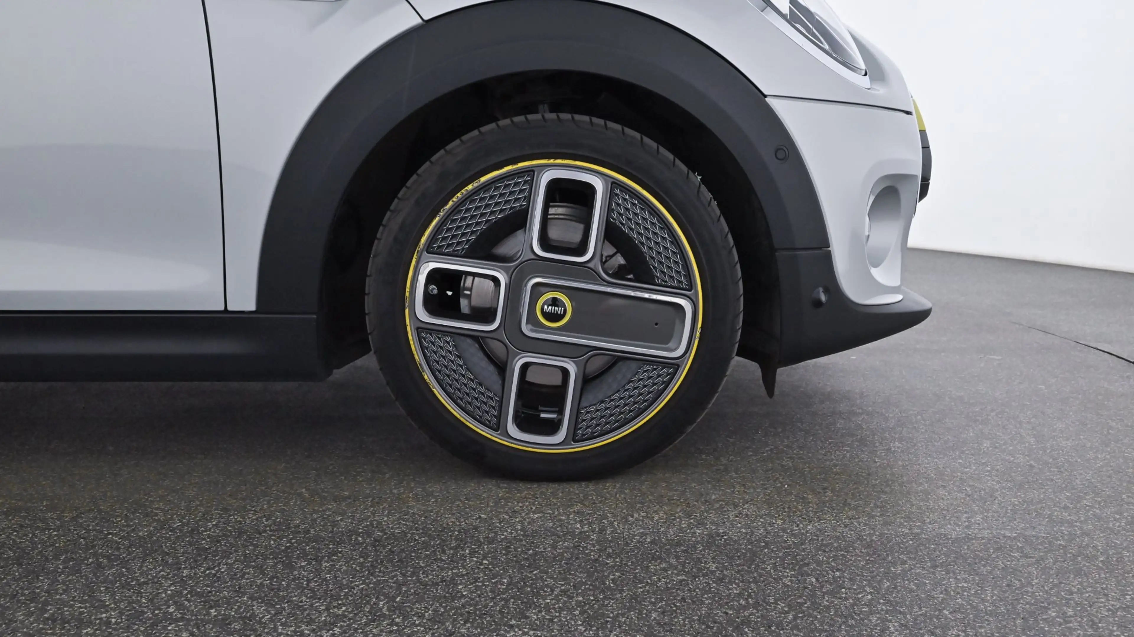 MINI Cooper SE F56 — photo 13