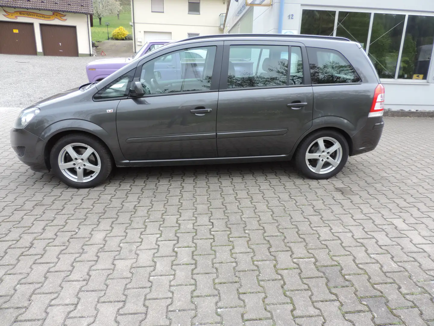 Opel Zafira Family 1.Hd.8 fach 7Sitzer  AHK Gris - 2