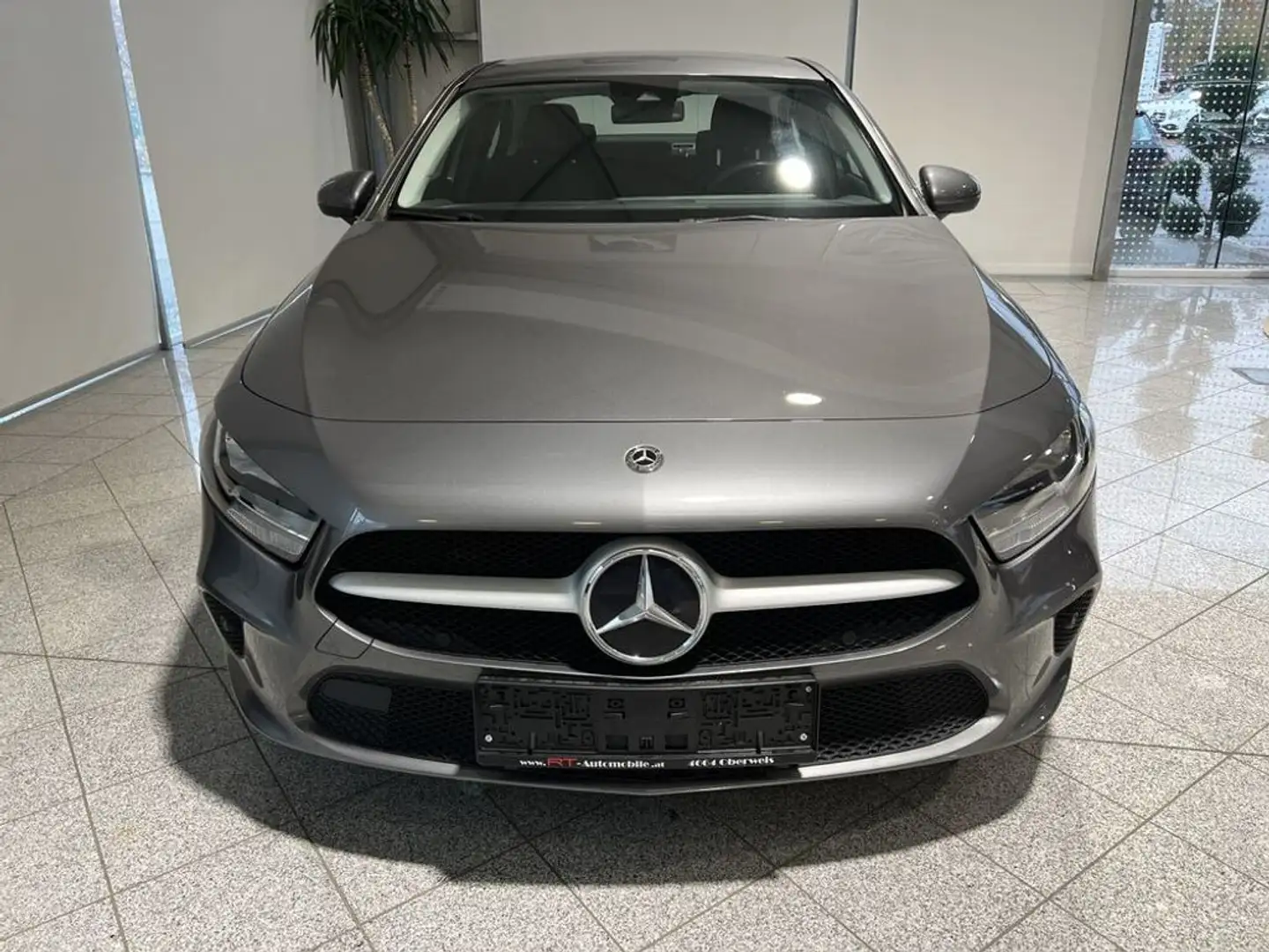 Mercedes-Benz A 180 d Grijs - 2