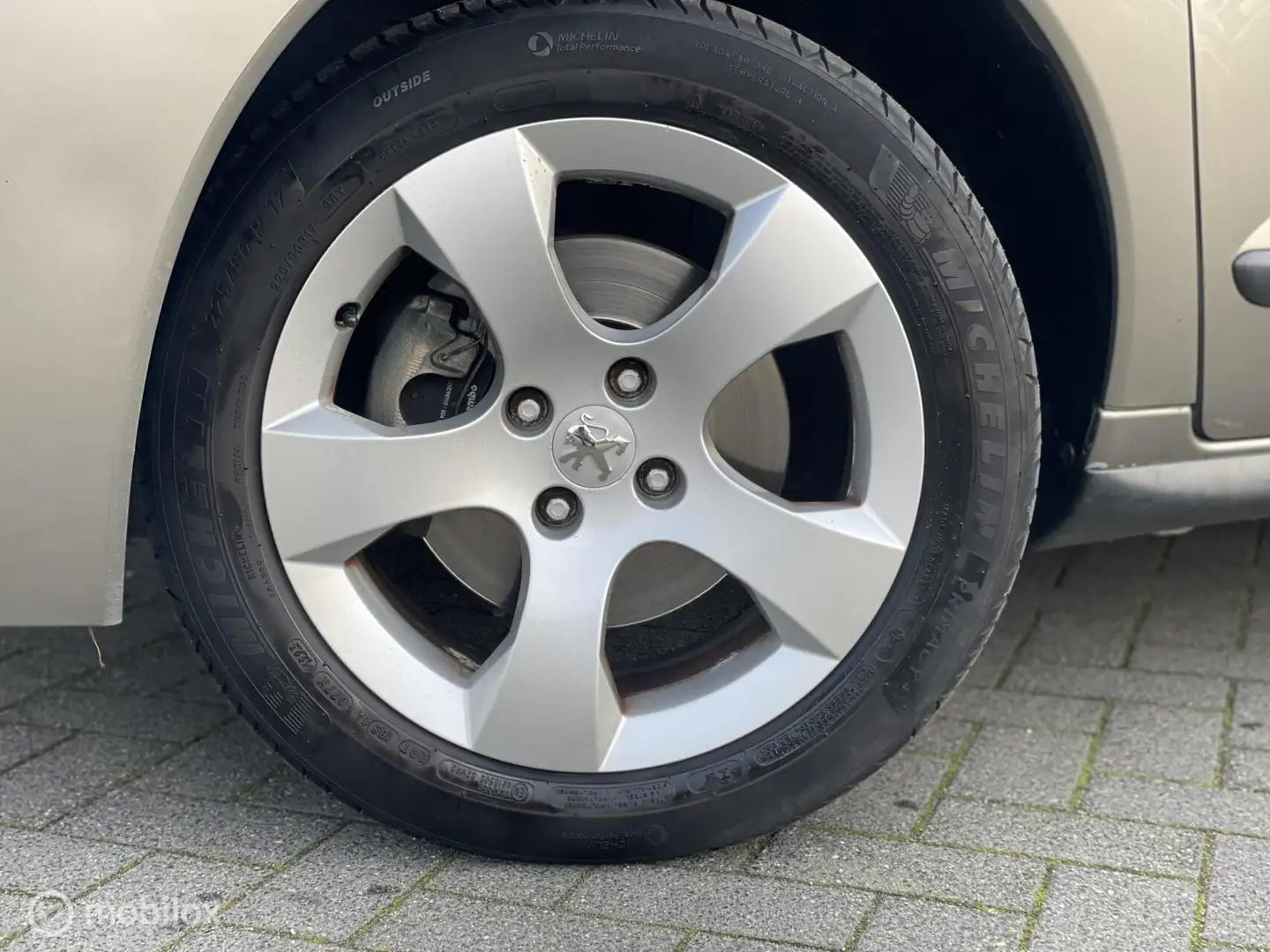 Peugeot 3008 1.6 THP GT Grijs - 2