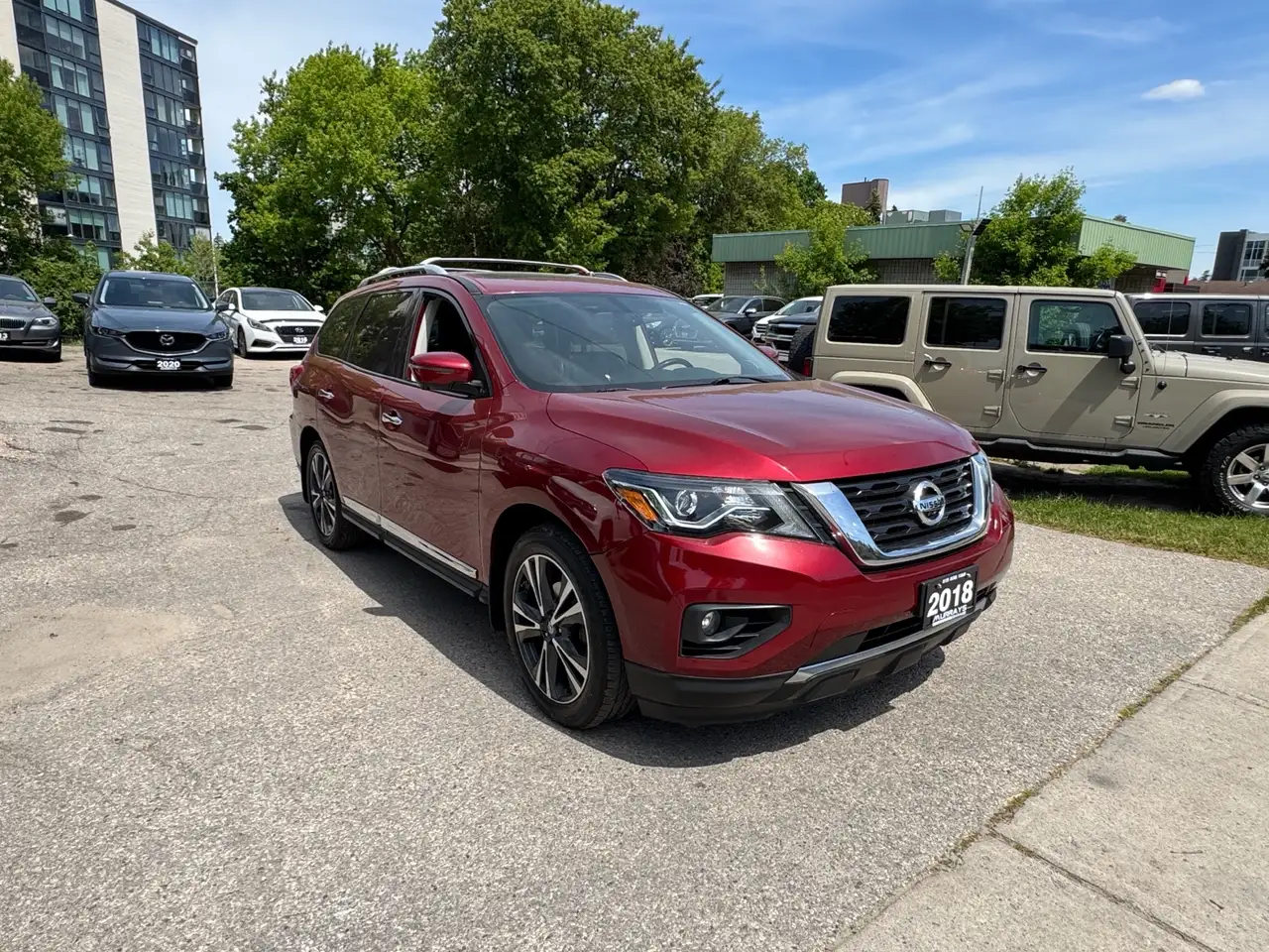 Nissan Pathfinder снимка Nissan Pathfinder
