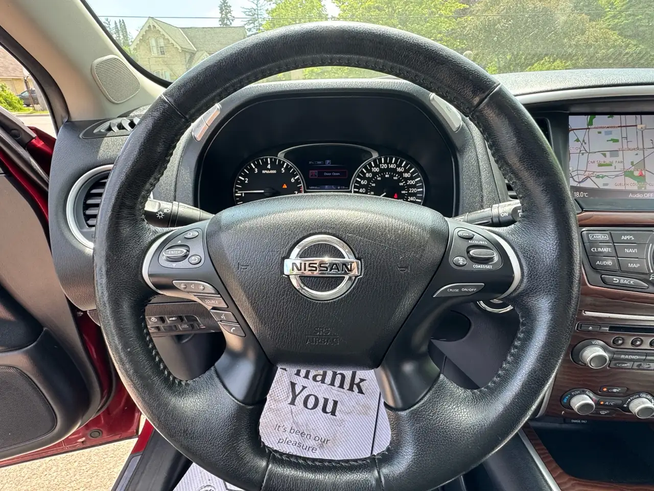 Nissan Pathfinder снимка Nissan Pathfinder