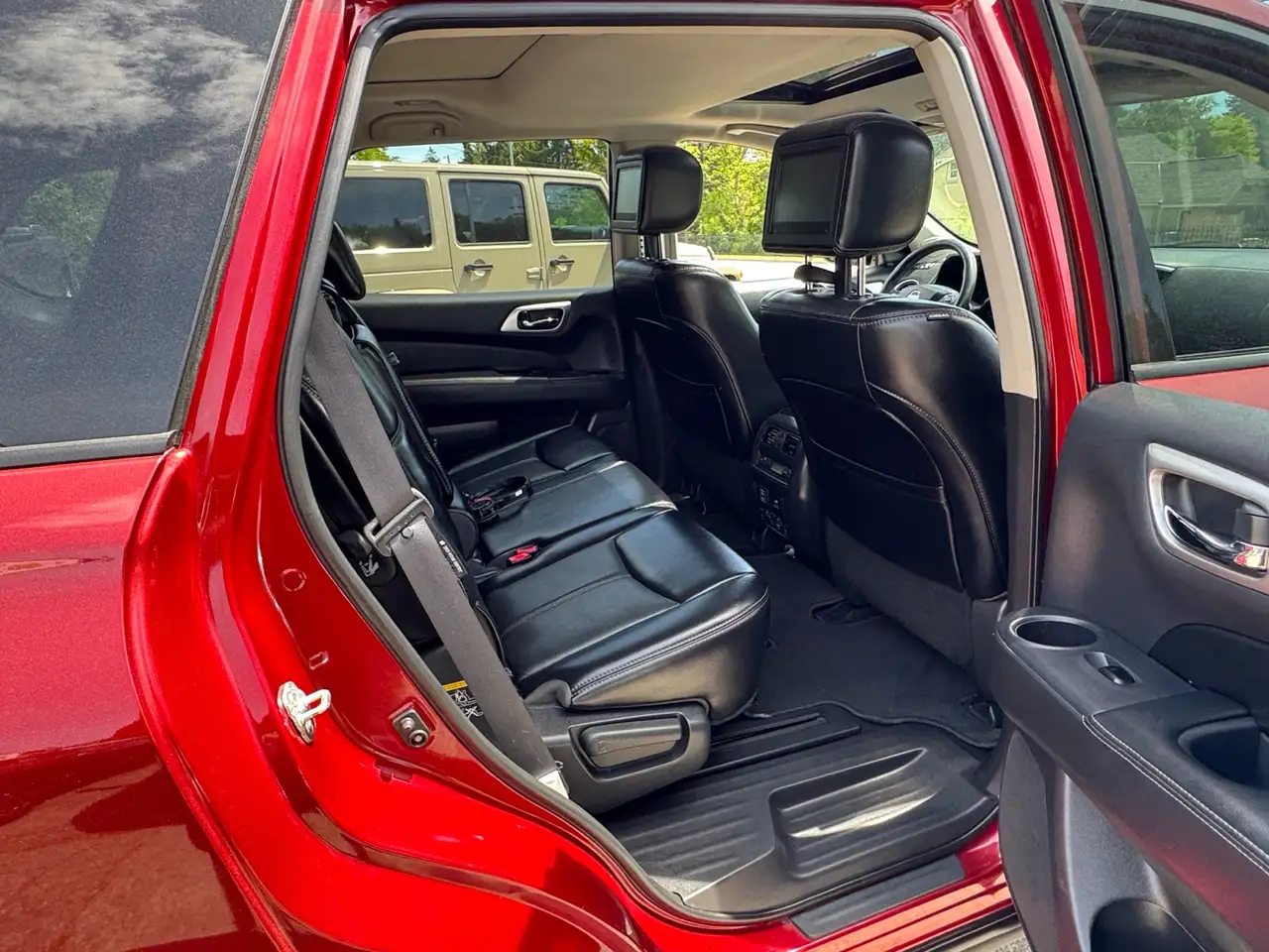 Nissan Pathfinder снимка Nissan Pathfinder