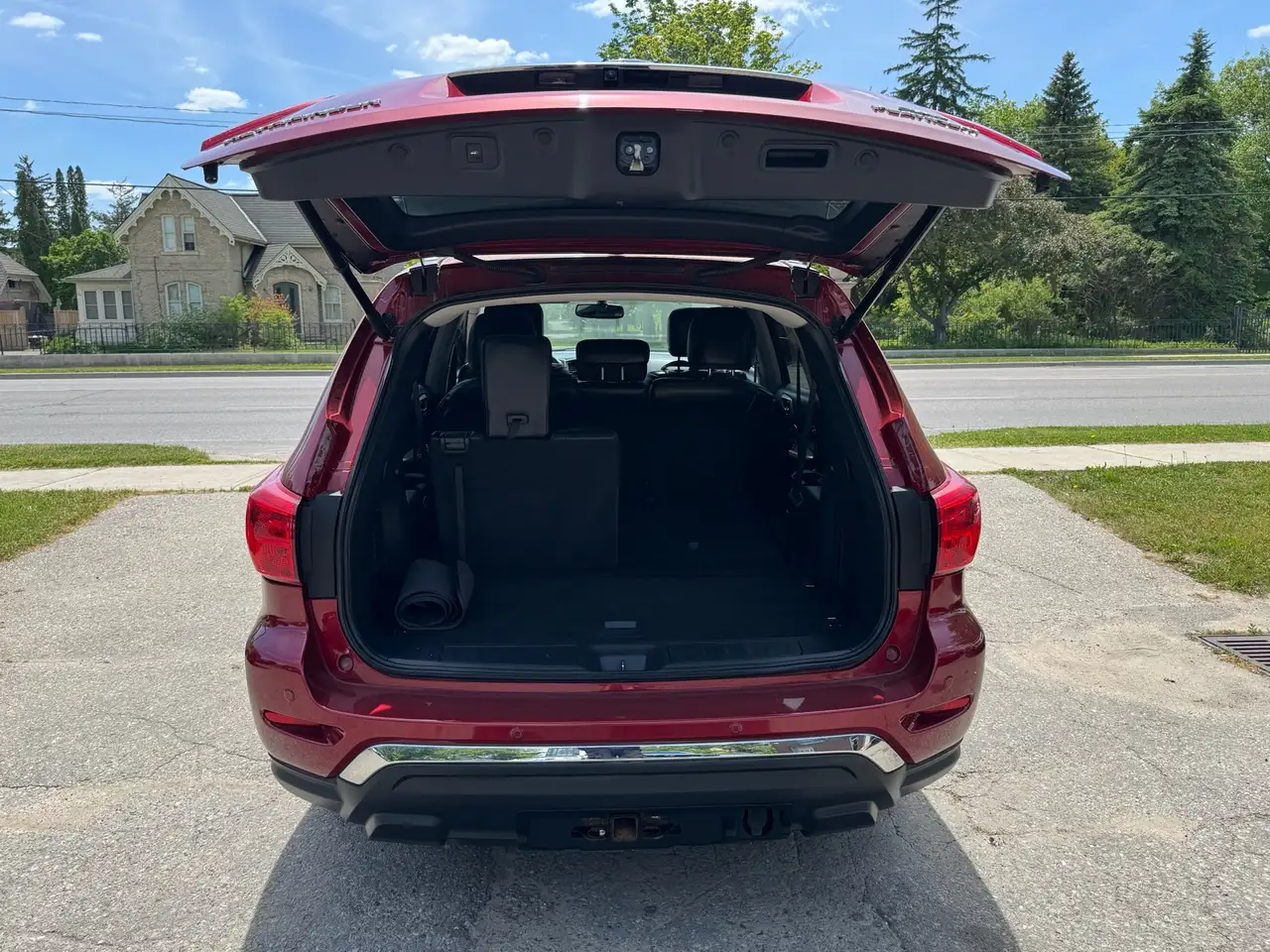 Nissan Pathfinder снимка Nissan Pathfinder