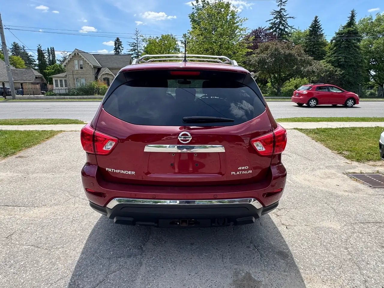 Nissan Pathfinder снимка Nissan Pathfinder