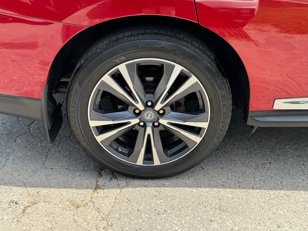 Nissan Pathfinder снимка Nissan Pathfinder