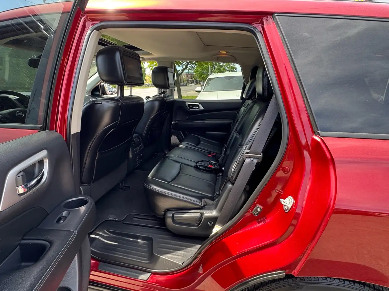 Nissan Pathfinder снимка Nissan Pathfinder