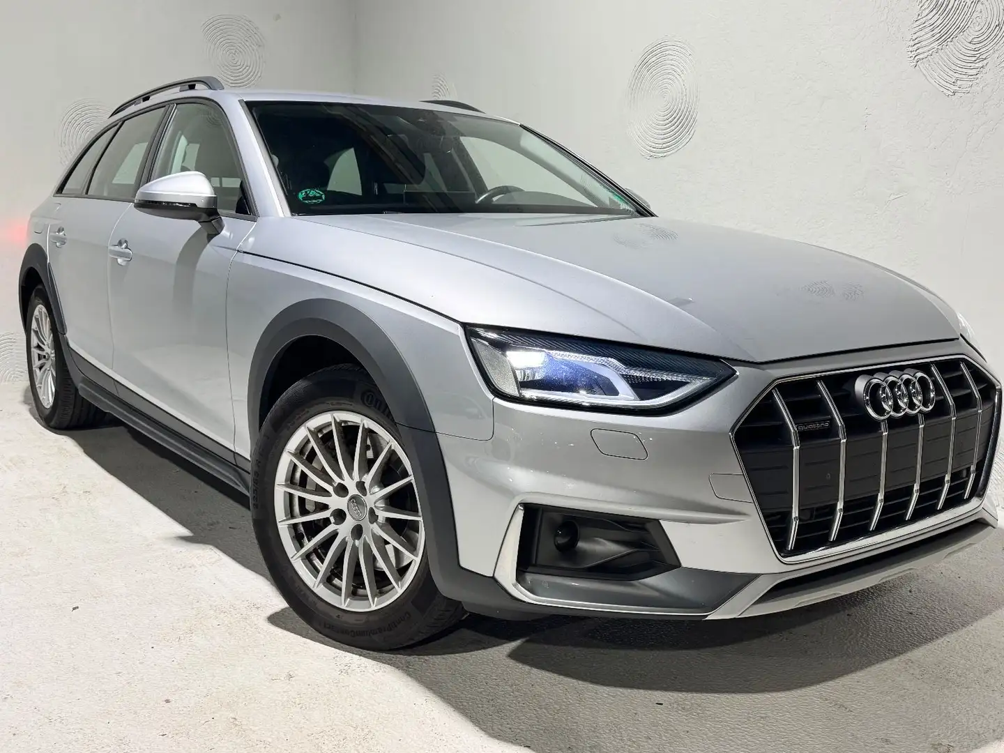 Audi A4 allroad quattro 45 TFSI*LED*AHK*NAVI Silber - 1