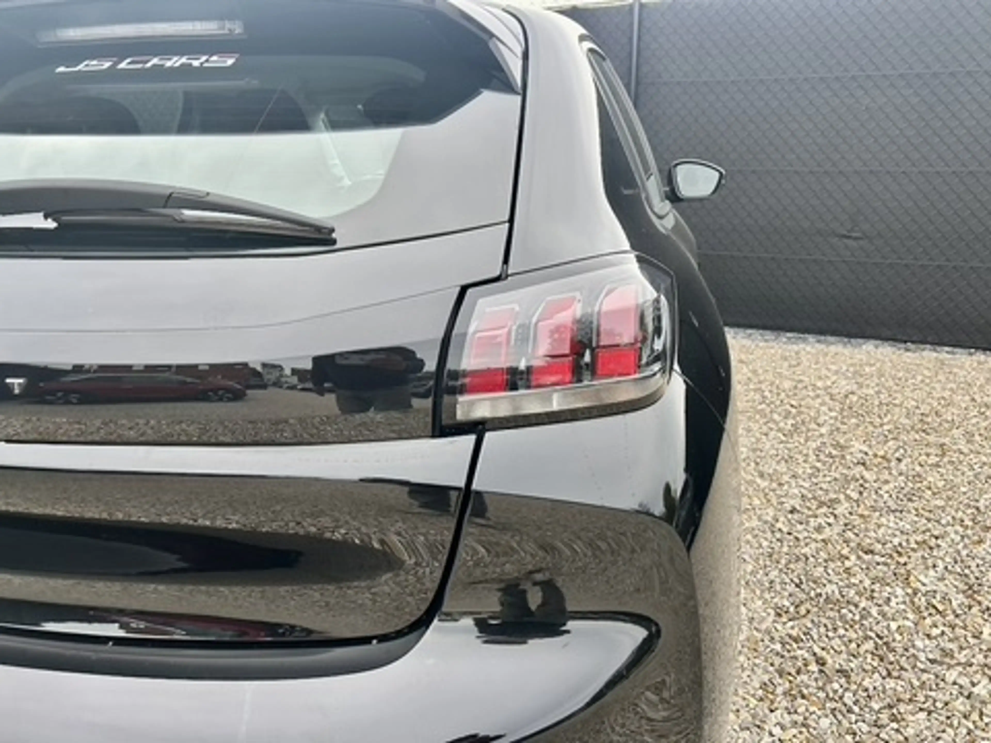 Peugeot 208 1.2i*1er PROP*GPS*CAR-PLAY*PDC*LED*AIRCO AUTO* — photo 9