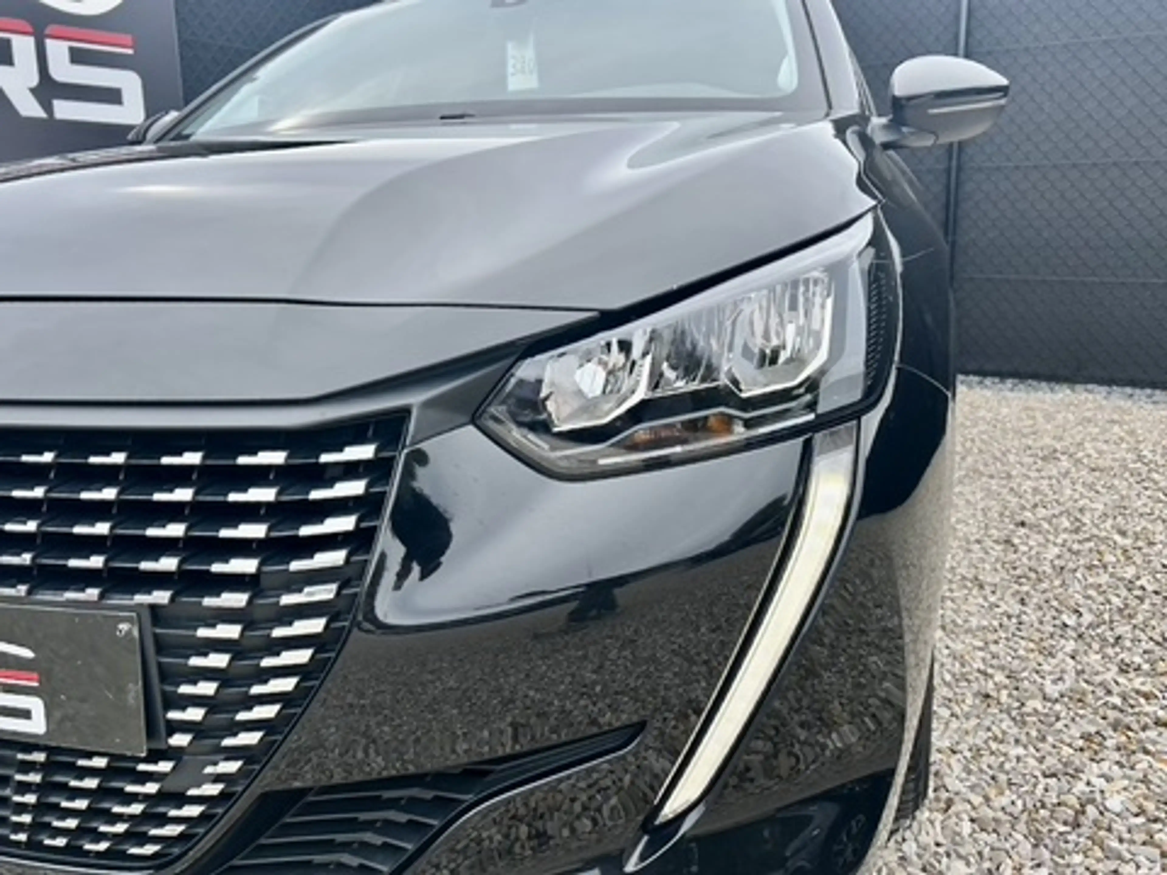 Peugeot 208 1.2i*1er PROP*GPS*CAR-PLAY*PDC*LED*AIRCO AUTO* — photo 4