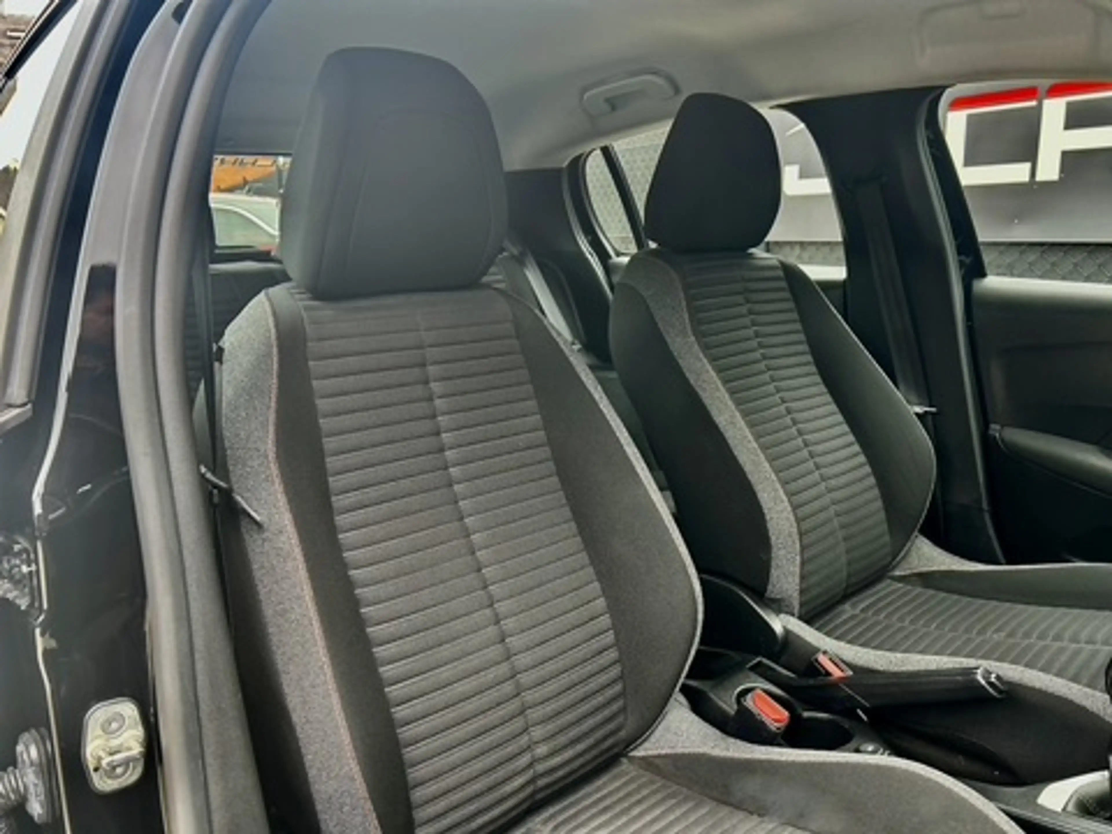 Peugeot 208 1.2i*1er PROP*GPS*CAR-PLAY*PDC*LED*AIRCO AUTO* — photo 14