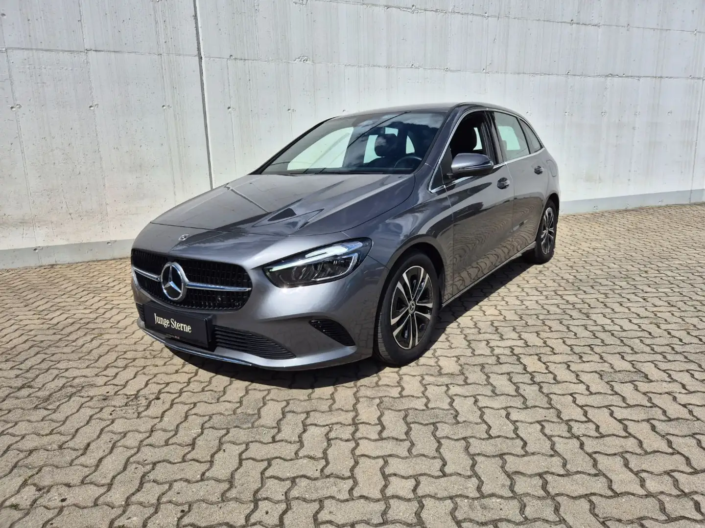 Mercedes-Benz B 180 d Progressive AUT KlimaA LM PDC SoundSys Grau - 2