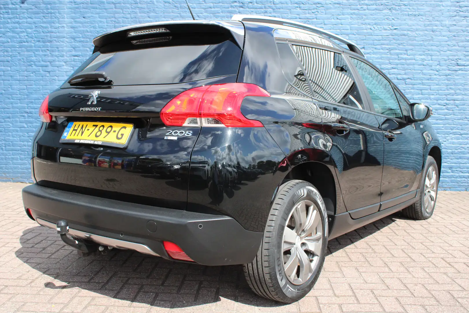 Peugeot 2008 1.2 PureTech Style | Navigatie | 110pk | Climate c Zwart - 2