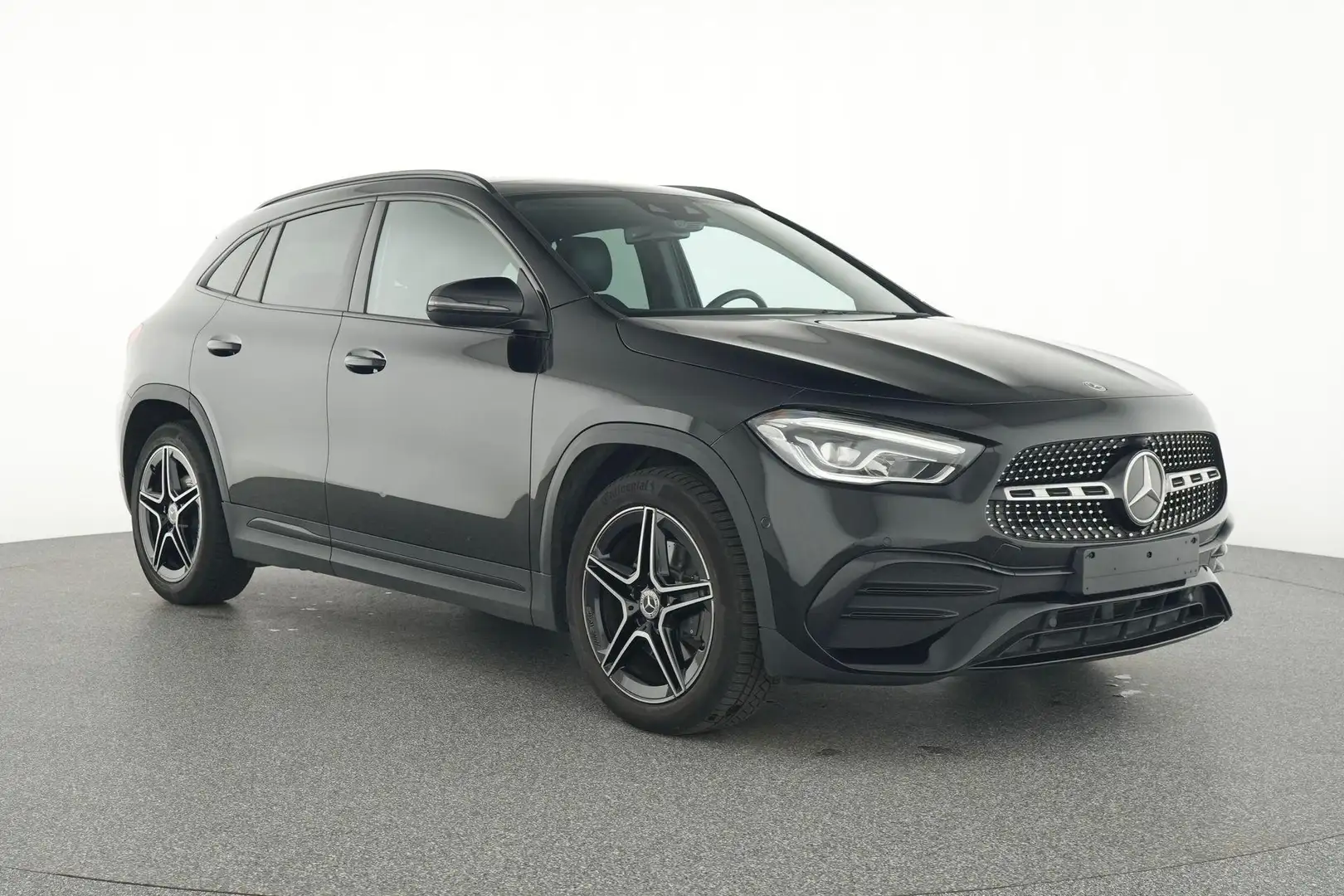 Mercedes-Benz GLA 180 d AMG Line Zwart - 2
