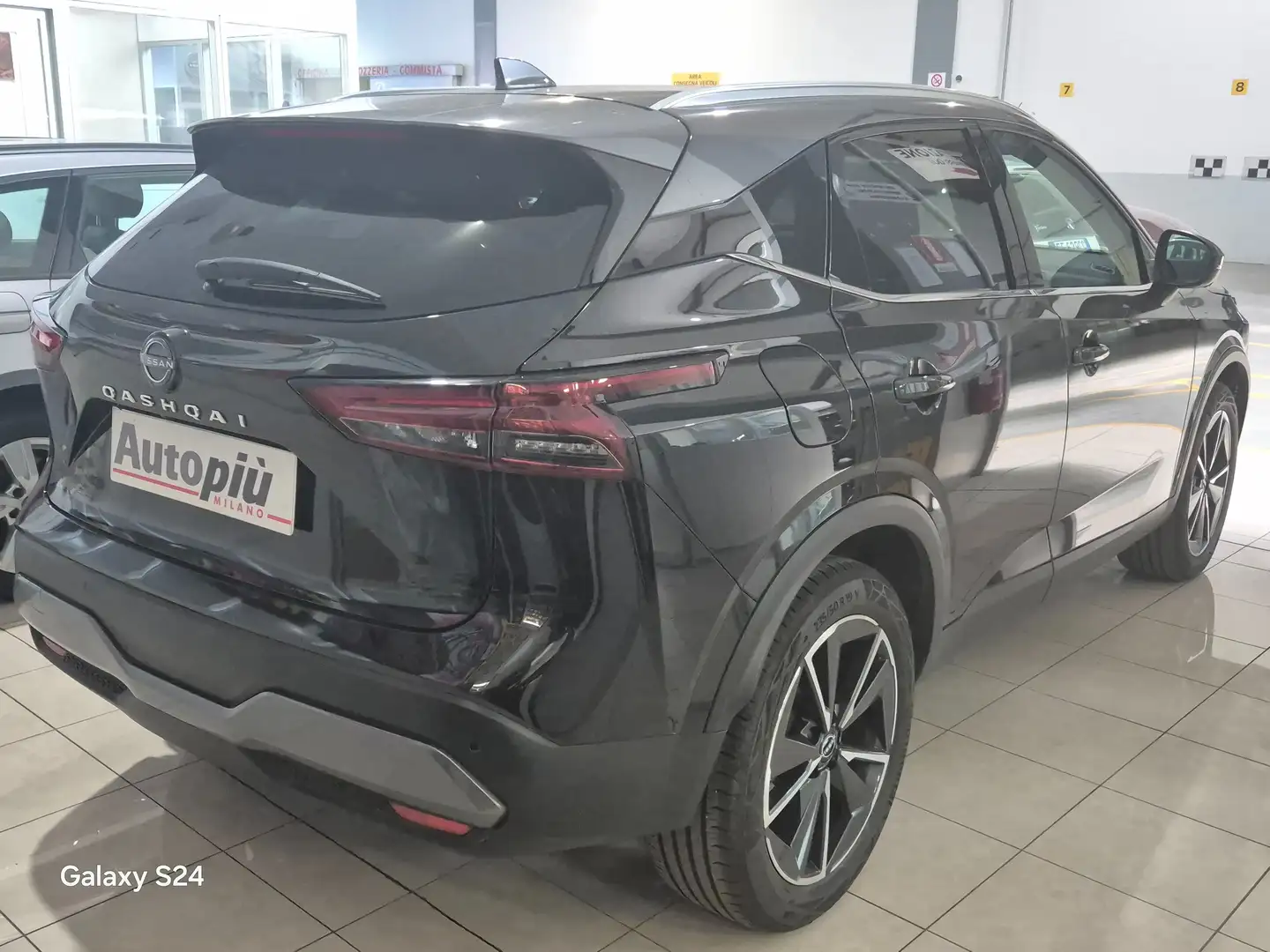 Nissan Qashqai Qashqai III 2021 1.3 mhev Tekna 2wd 140cv Zwart - 2