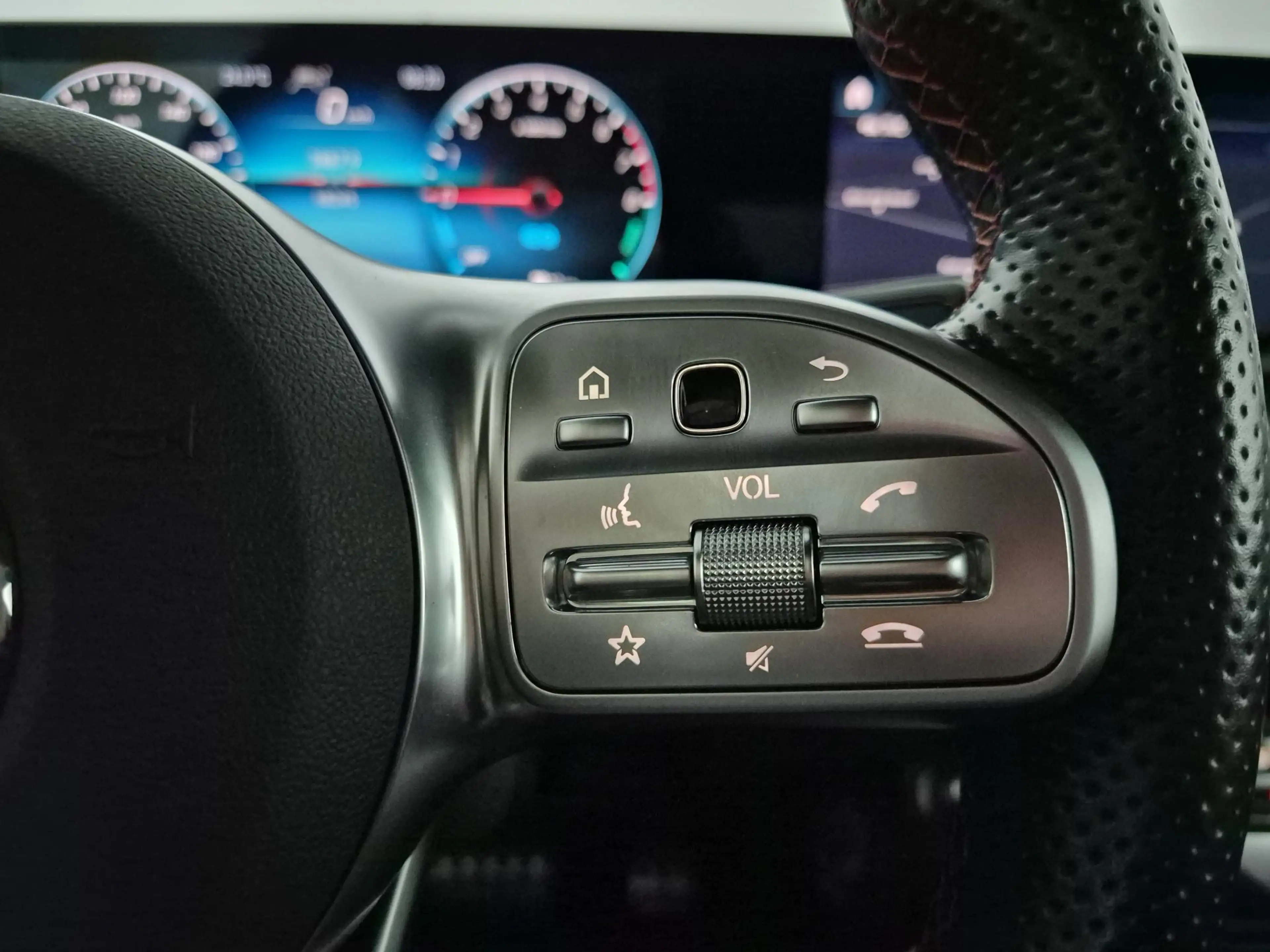 Mercedes-Benz A 250 e Business Solution AMG Limited | Business Plus Pa — photo 24