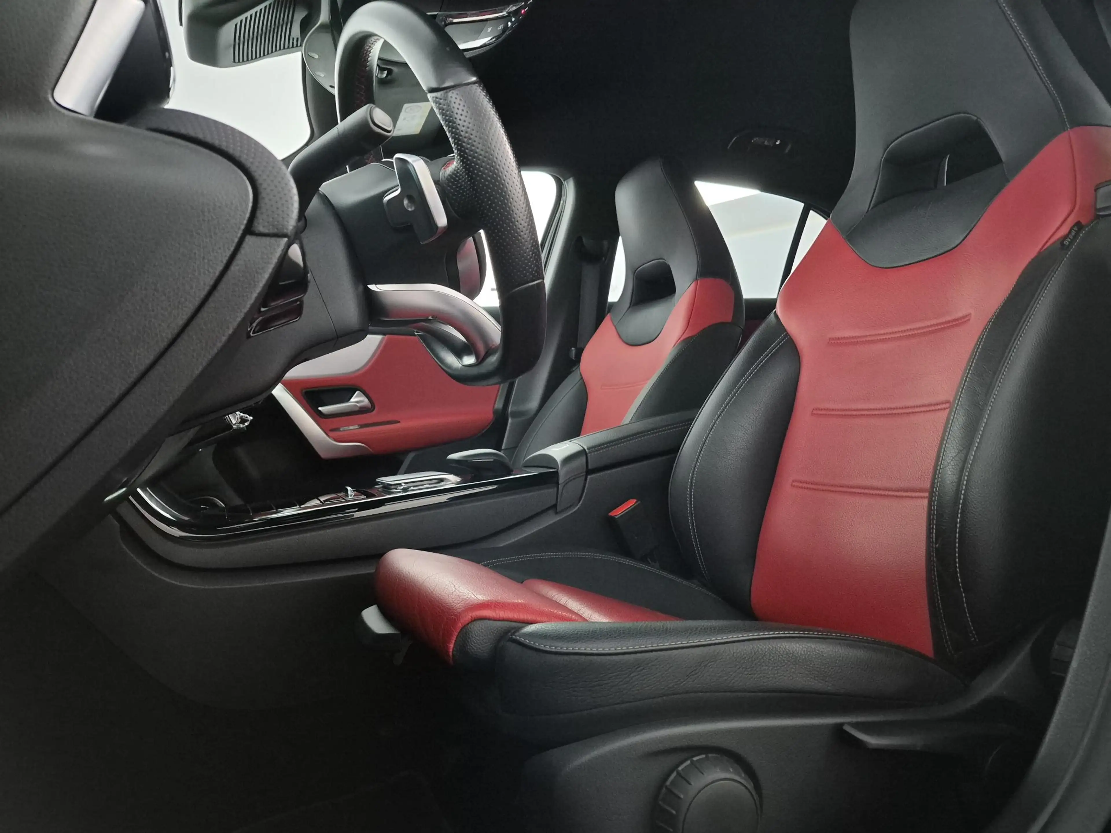 Mercedes-Benz A 250 e Business Solution AMG Limited | Business Plus Pa — photo 3