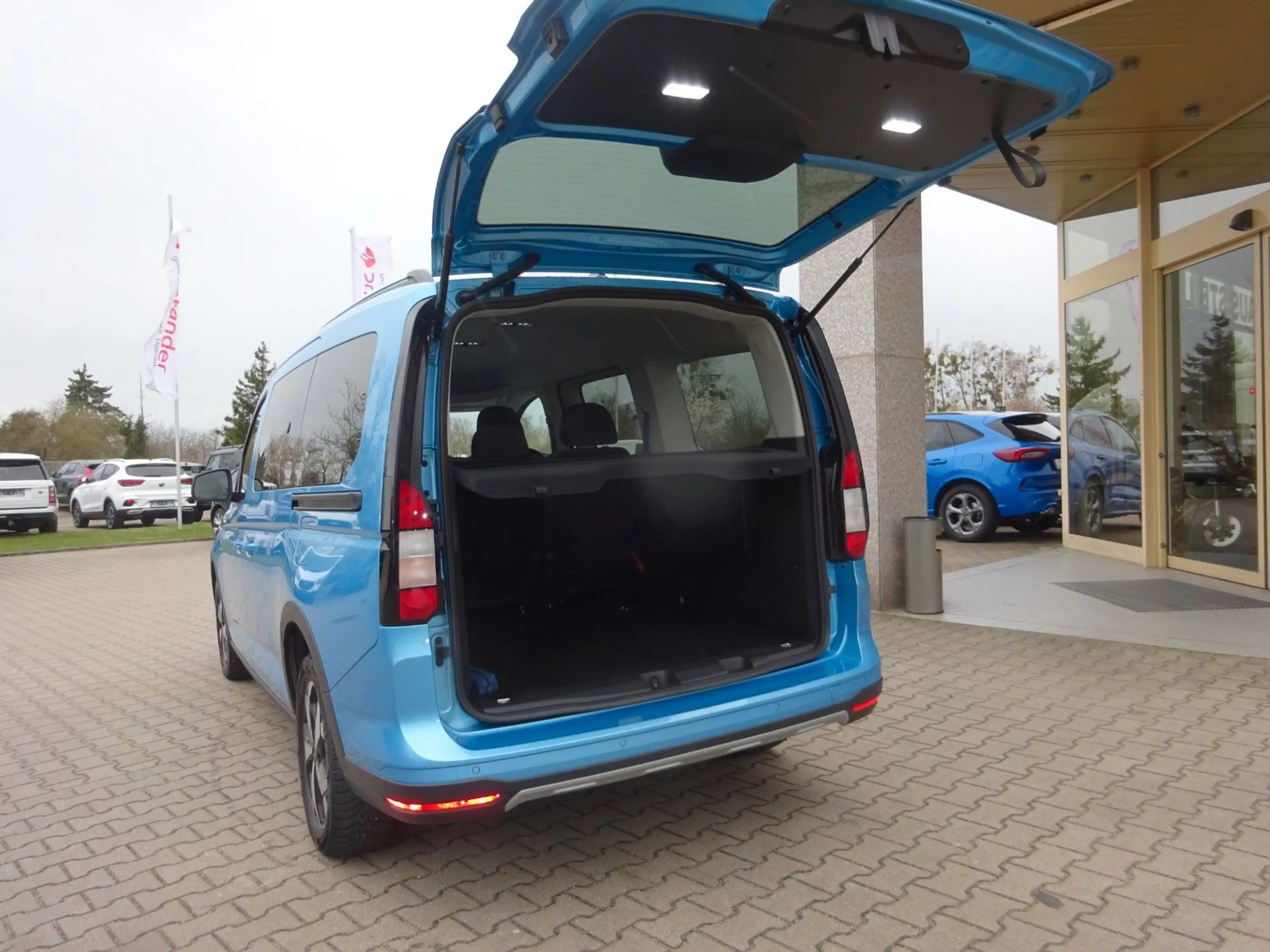 Ford Grand Tourneo Connect 122PS Autm. Active — photo 10