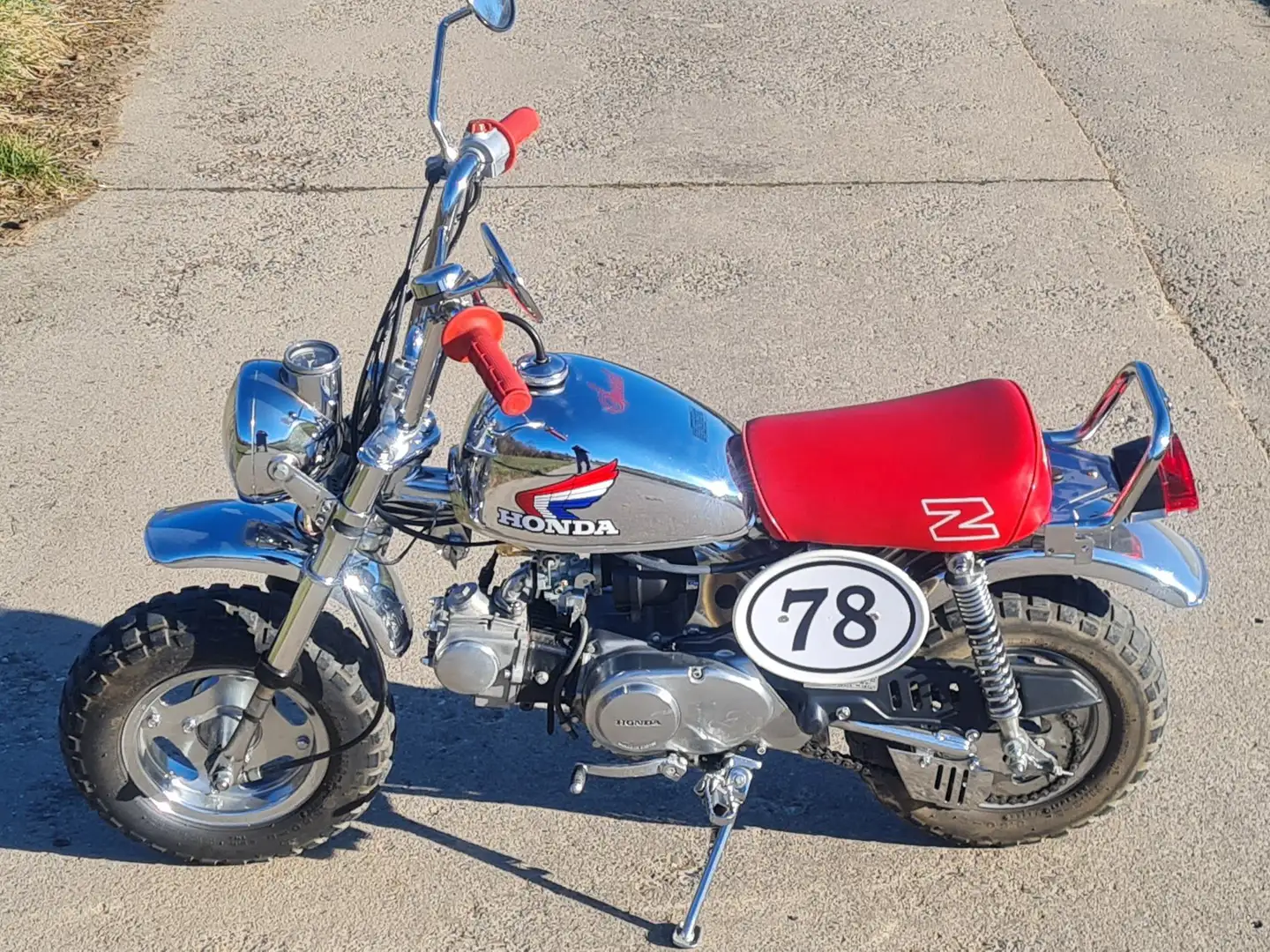 Honda Z 50 Christmas Edition Special Srebrny - 1