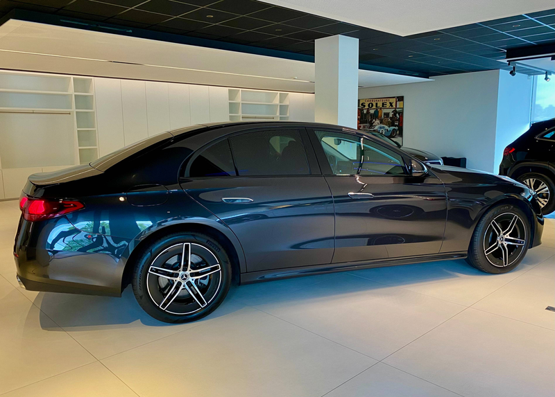 Mercedes-Benz E 300 e 9G Plug-in AVANTGARDE & NIGHT 19"AMG/Distronic/Dodehoek/Ambiente/Trekhaak — photo 5