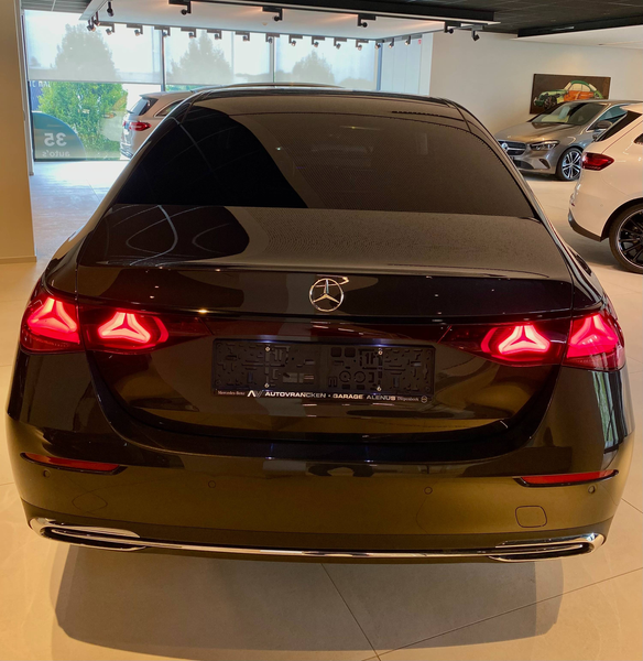 Mercedes-Benz E 300 e 9G Plug-in AVANTGARDE & NIGHT 19"AMG/Distronic/Dodehoek/Ambiente/Trekhaak — photo 4