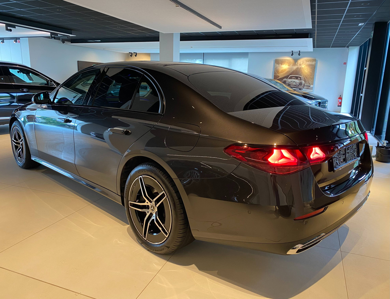 Mercedes-Benz E 300 e 9G Plug-in AVANTGARDE & NIGHT 19"AMG/Distronic/Dodehoek/Ambiente/Trekhaak — photo 3