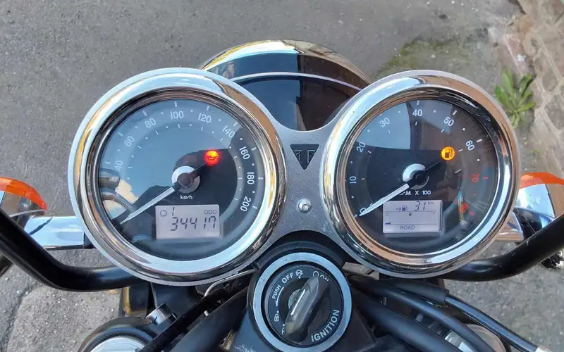 Triumph Bonneville T120 - foto 8