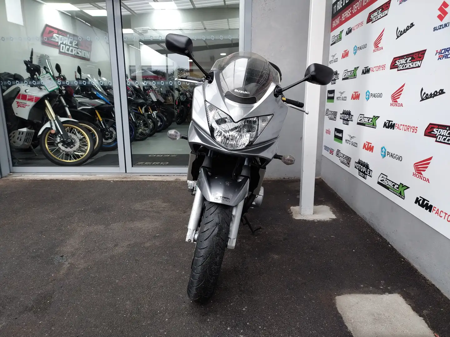 Suzuki Bandit 650 Gris - 2