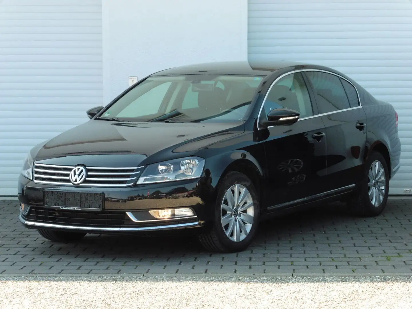 Volkswagen Passat 1.6 TDI Comfortline Klimaaut SHZ Alu 114g Чёрный - 1