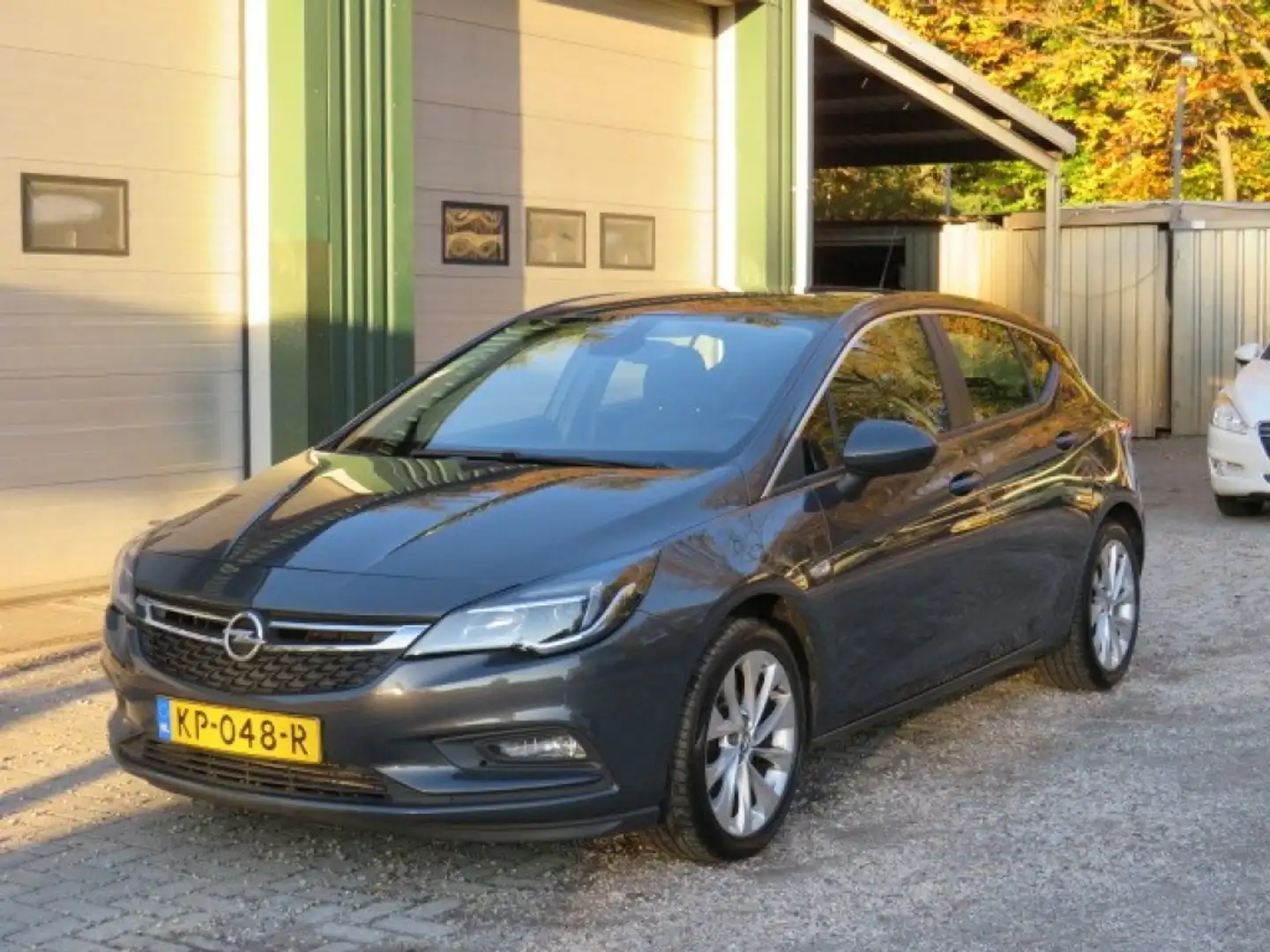 Opel Astra 1.0 Edition Grau - 2