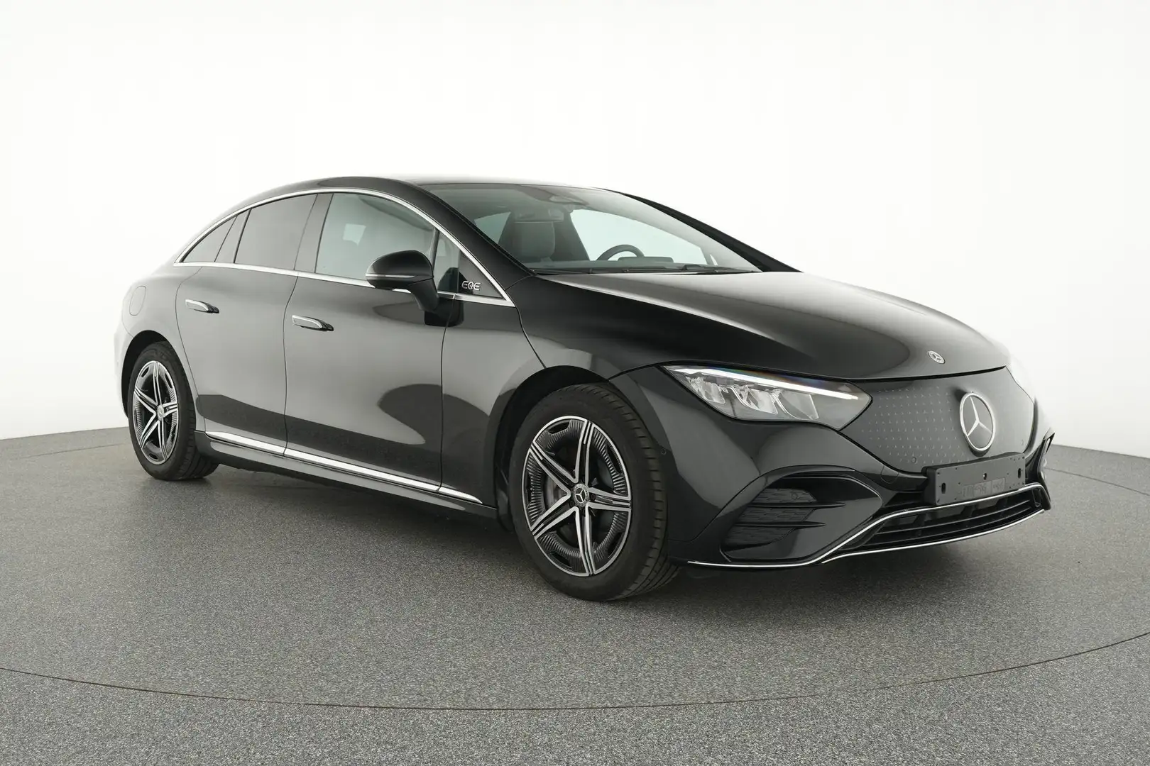 Mercedes-Benz EQE 300 Berline AMG Line Panoramisch Dak | Trekhaak | Dode Schwarz - 2