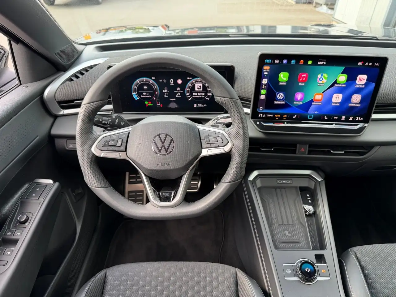 Volkswagen T-Roc 1.5 eTSI R-Line *18Zoll* 9