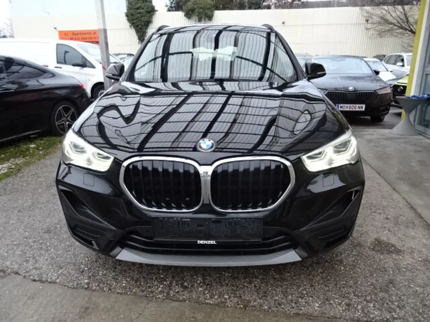 BMW X1 sDrive18d Aut. Schwarz - 2