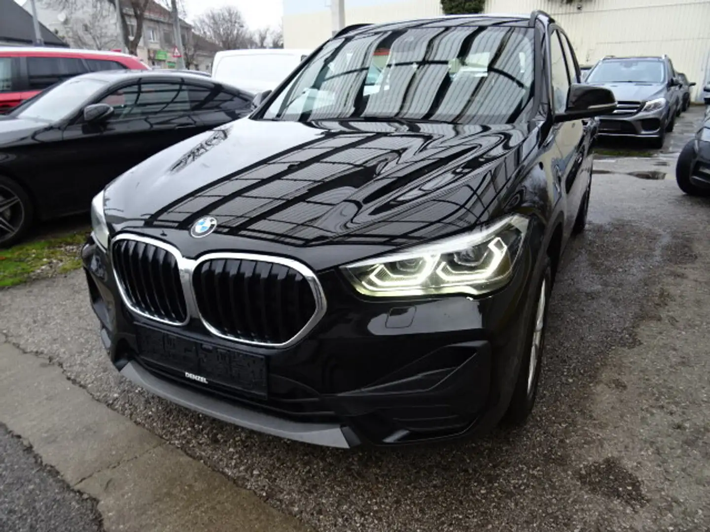 BMW X1 sDrive18d Aut. Schwarz - 1