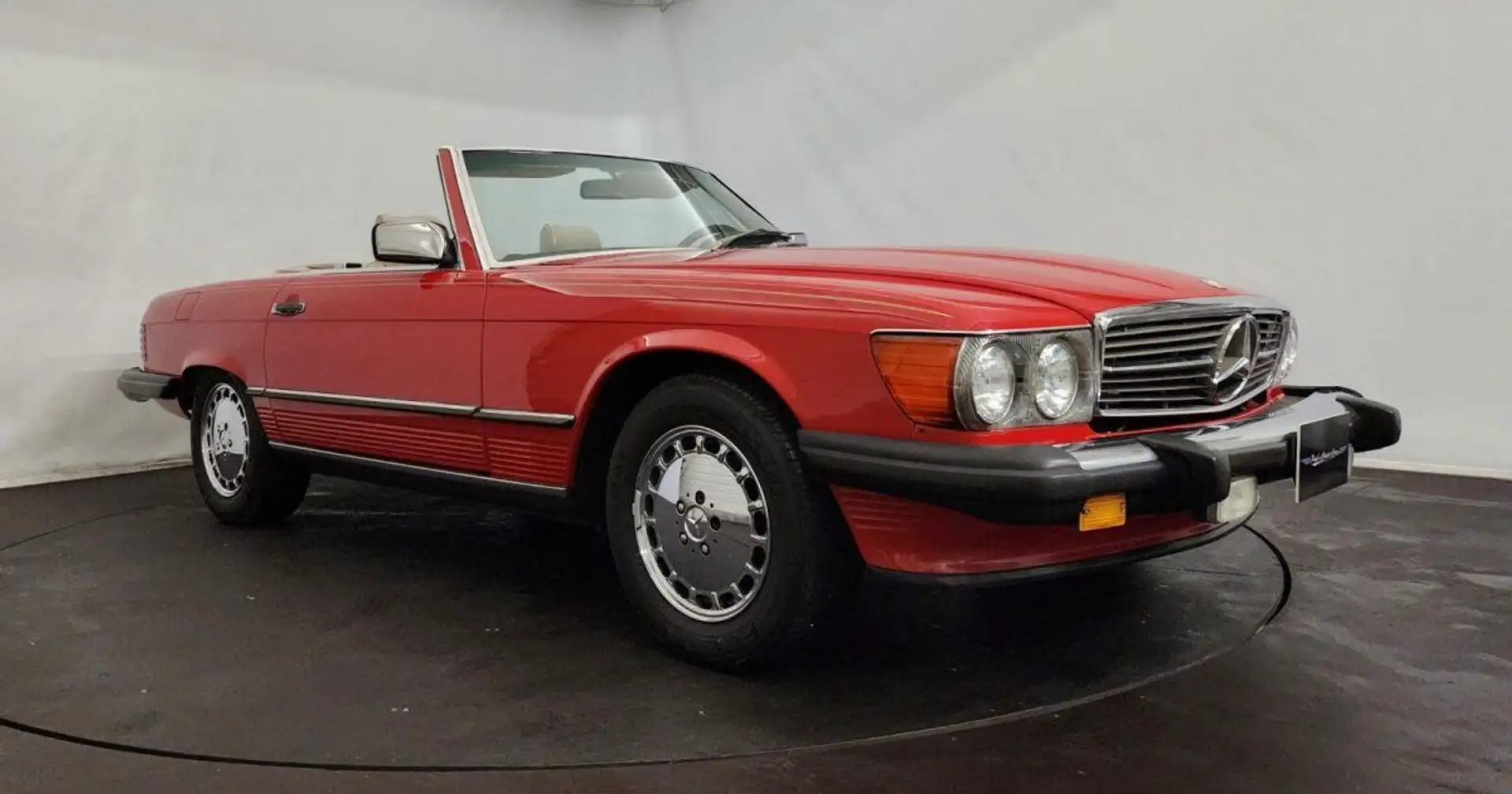 Mercedes-Benz 560 SL Roşu - 1