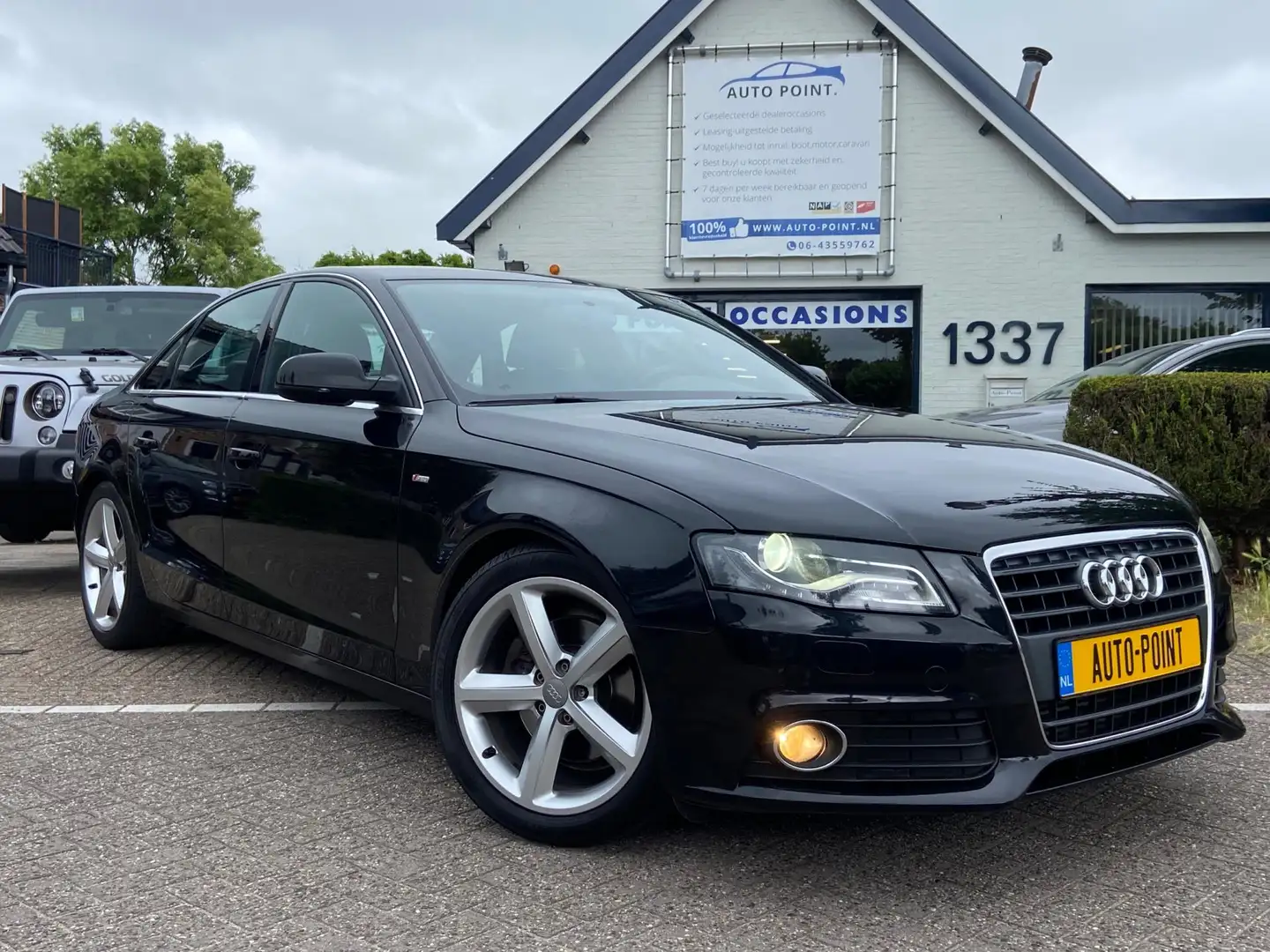Audi A4 Limousine 1.8 TFSI S-LINE NAVI/XENON/LEDER/PDC/YOU Zwart - 2