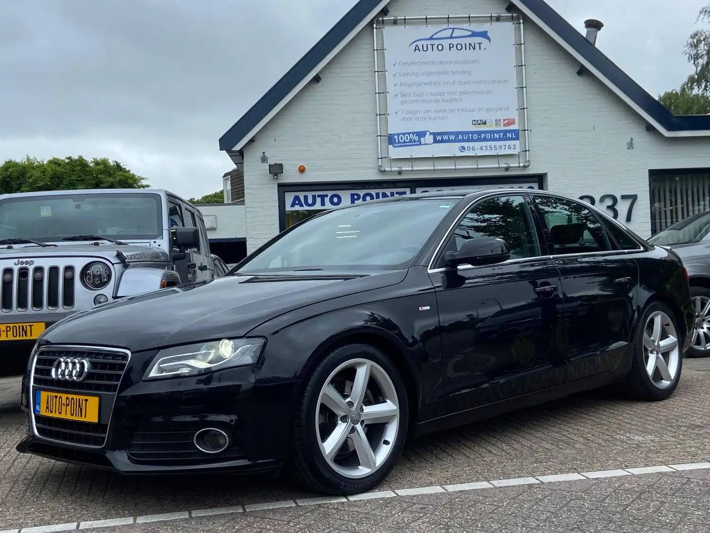 Audi A4 Limousine 1.8 TFSI S-LINE NAVI/XENON/LEDER/PDC/YOU Zwart - 1