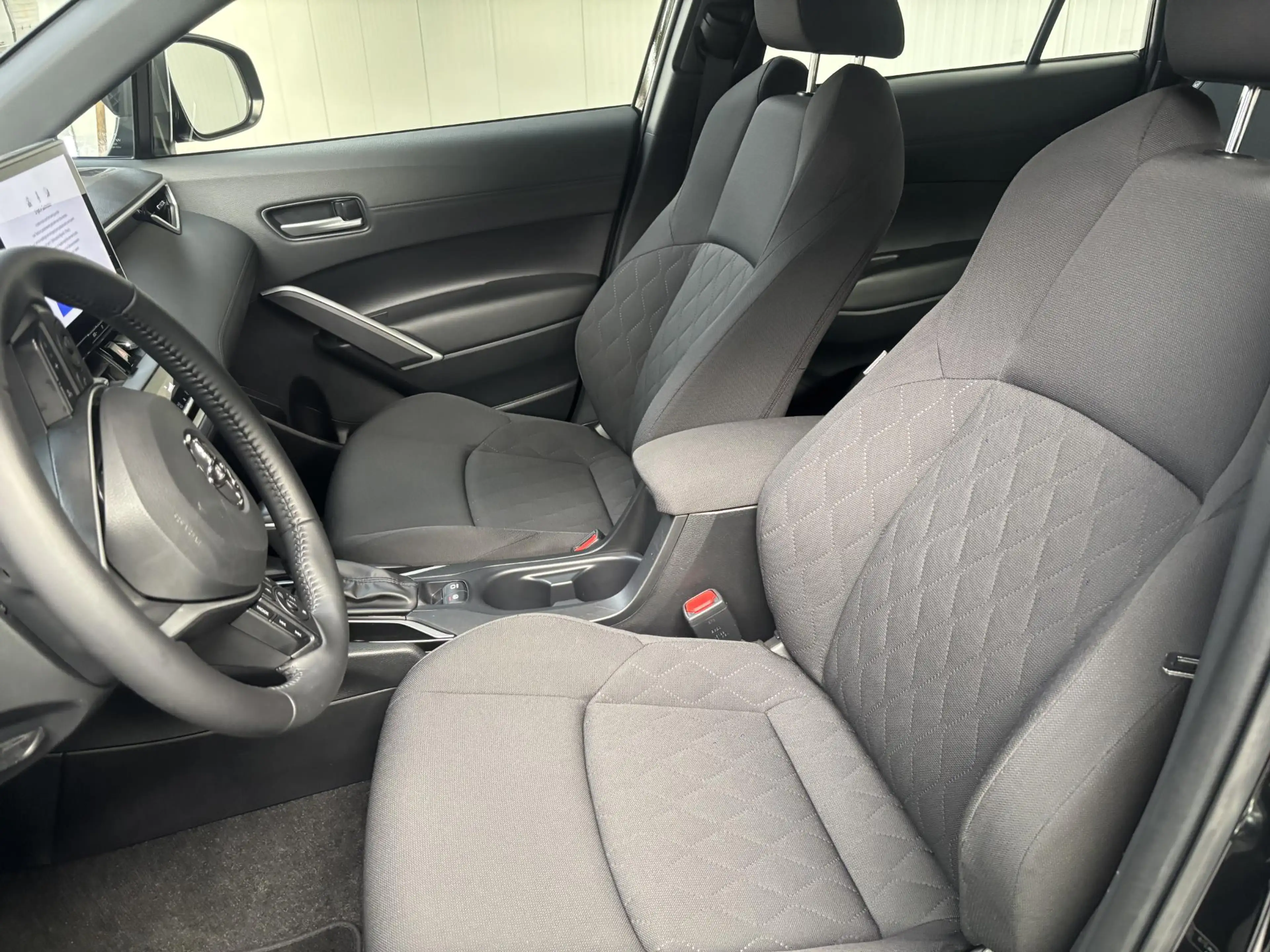 Toyota Corolla Cross Hybrid 140 Active — photo 2