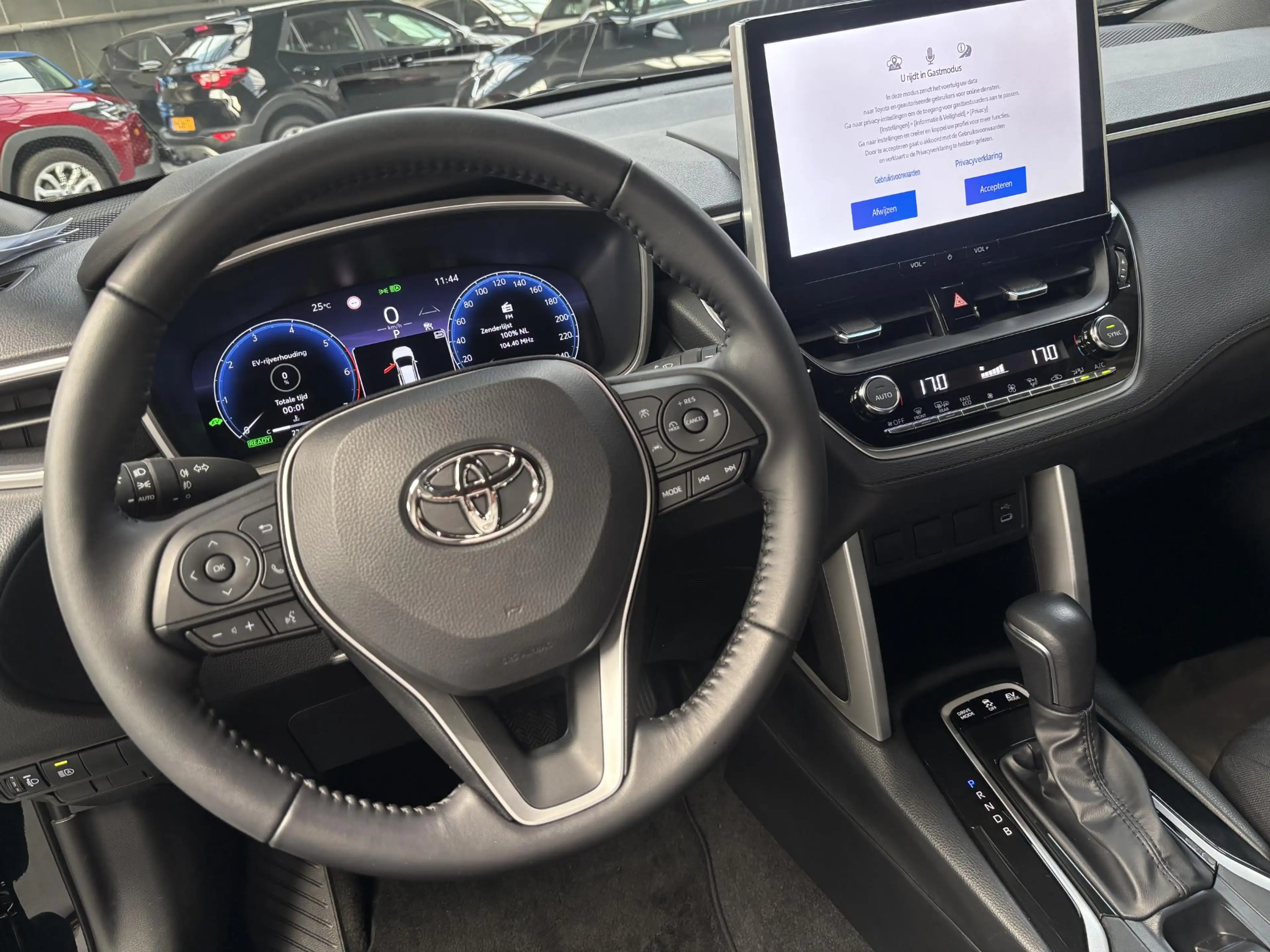 Toyota Corolla Cross Hybrid 140 Active — photo 7