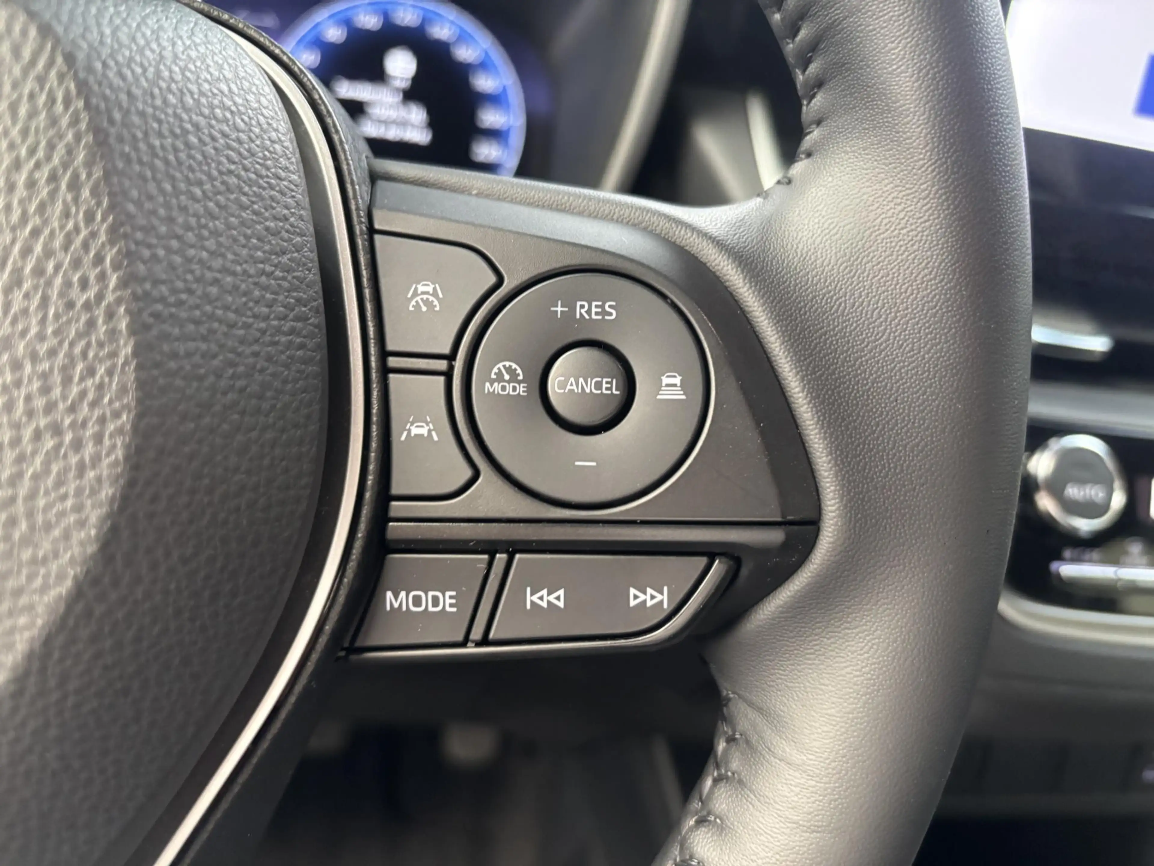 Toyota Corolla Cross Hybrid 140 Active — photo 10