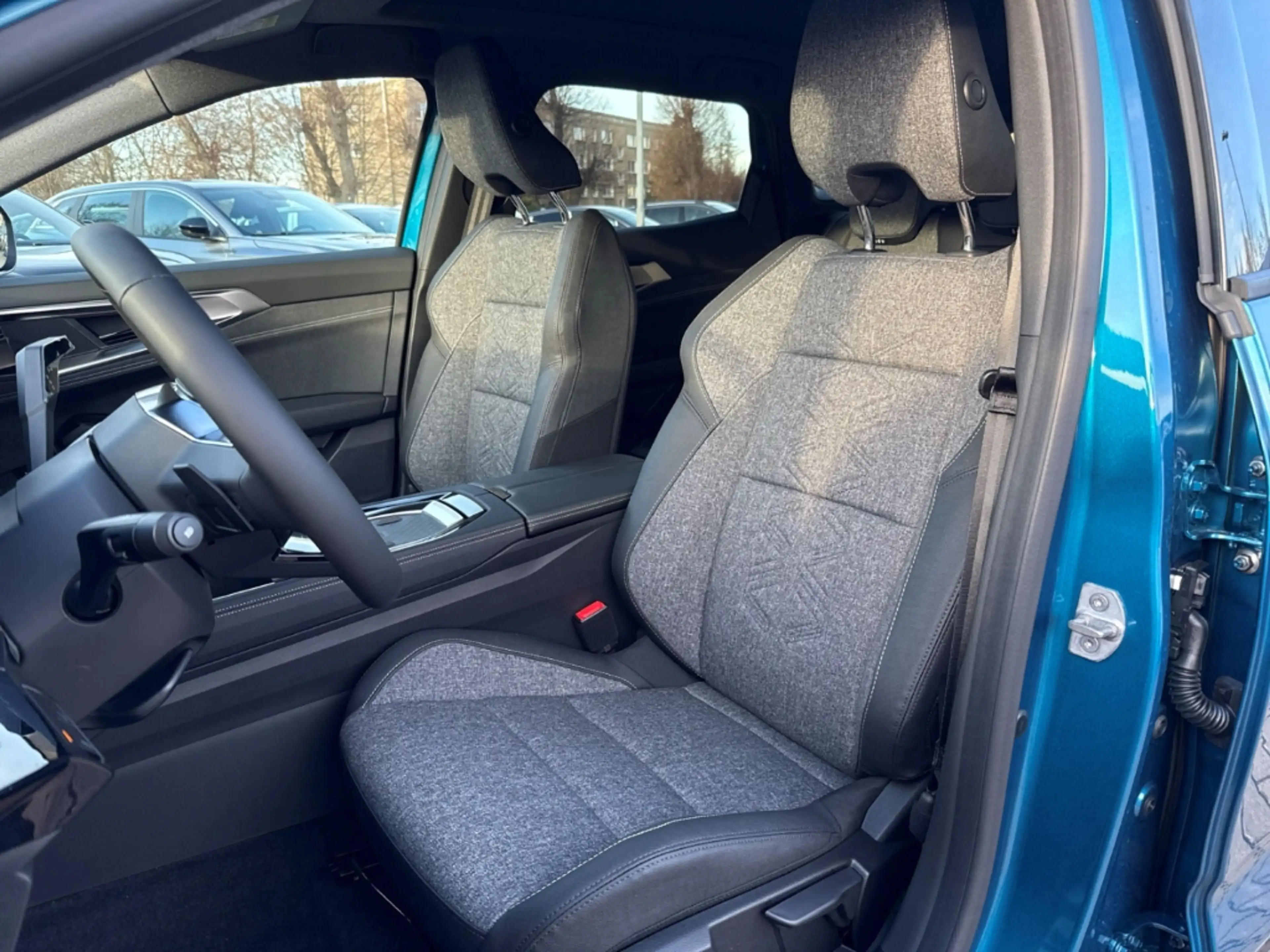 Renault Austral TECHNO FULL HYBRID E-TECH 200 Techno NAVI+DAB+ — photo 9