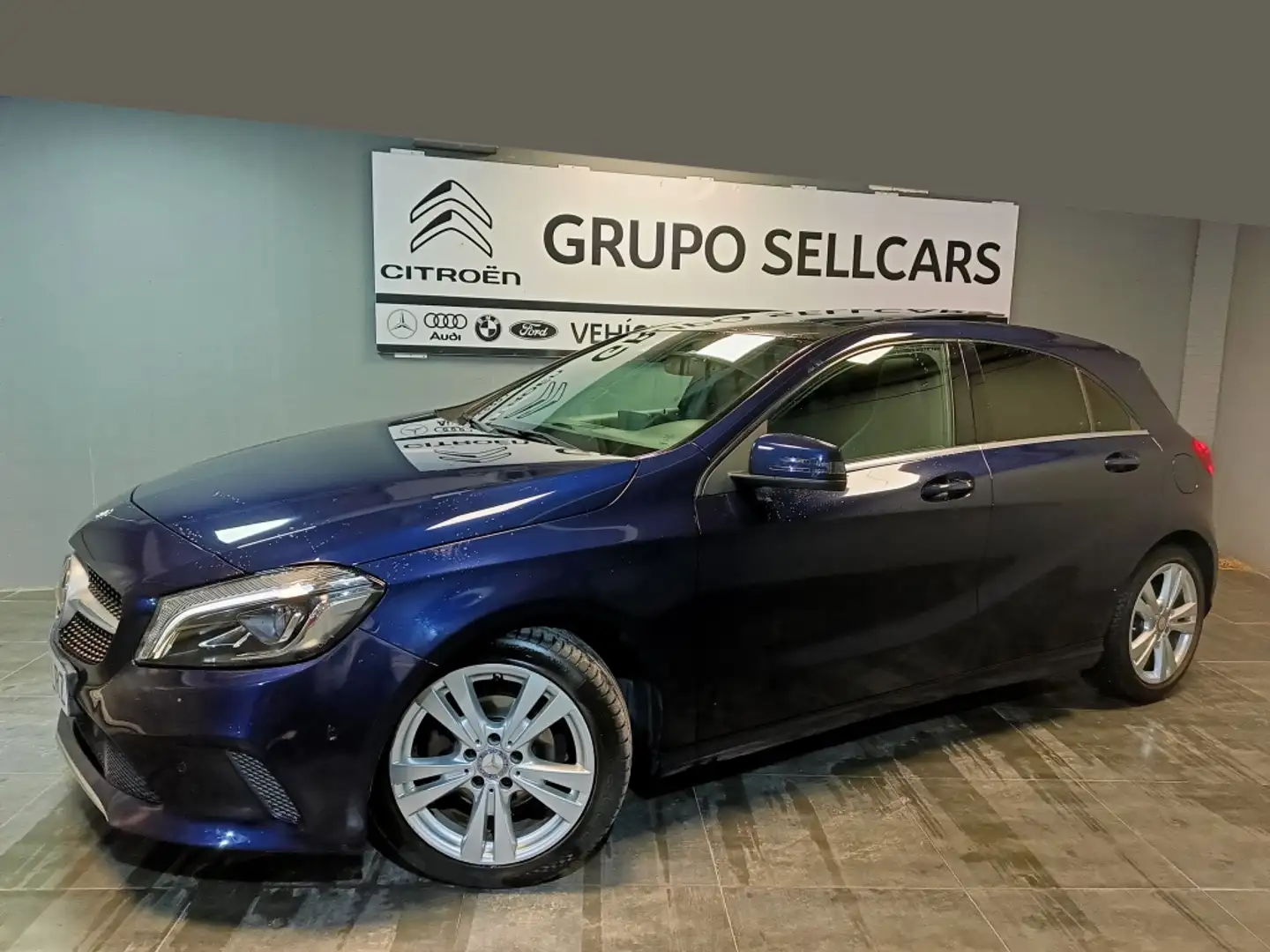 Mercedes-Benz A 180 180d 7G-DCT Niebieski - 2