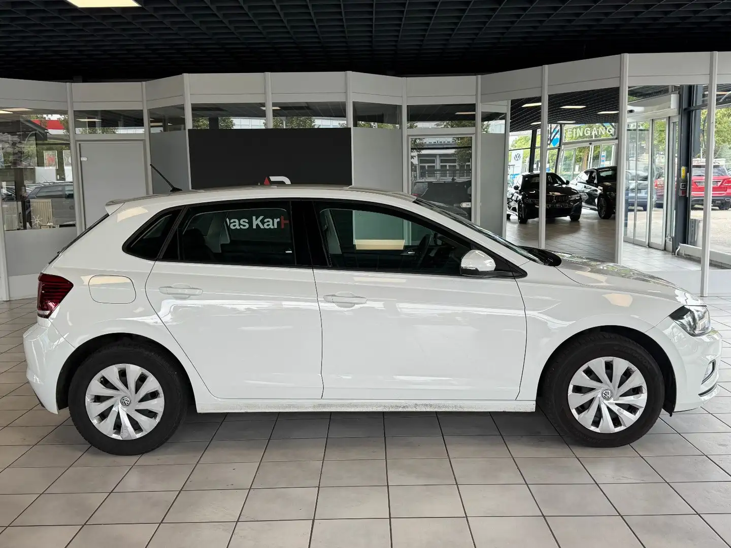 Volkswagen Polo VI 1.0 Comfortline Blanc - 2